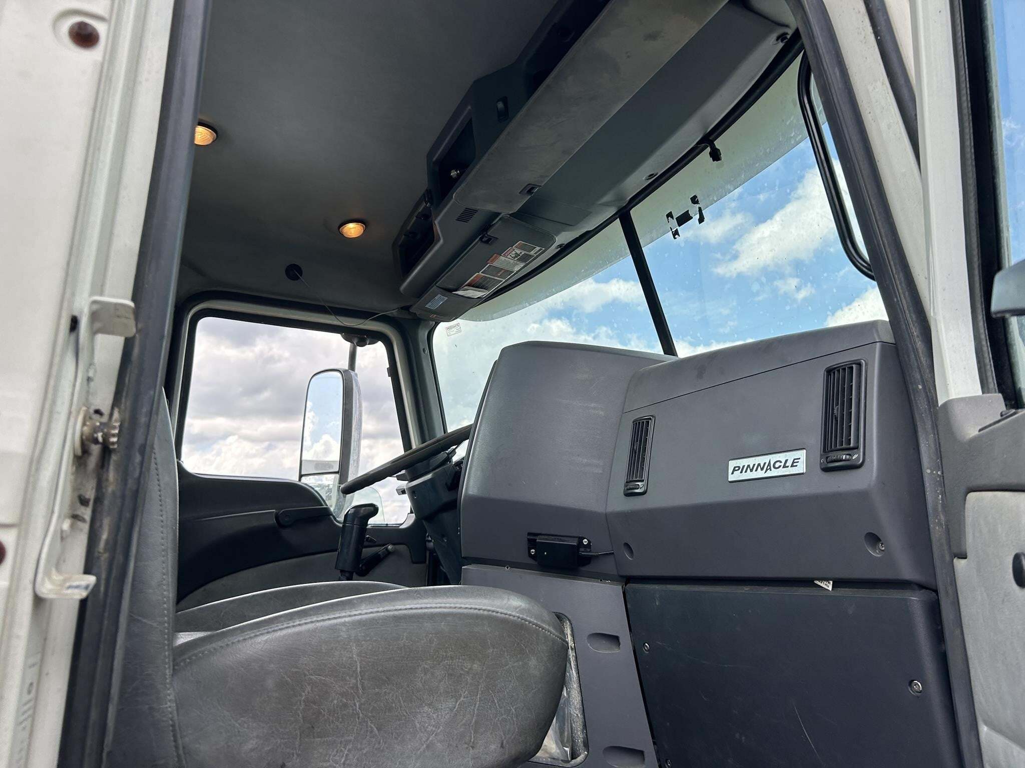 2014 Mack PINNACLE CXU613 Semi Trucks/Trailer