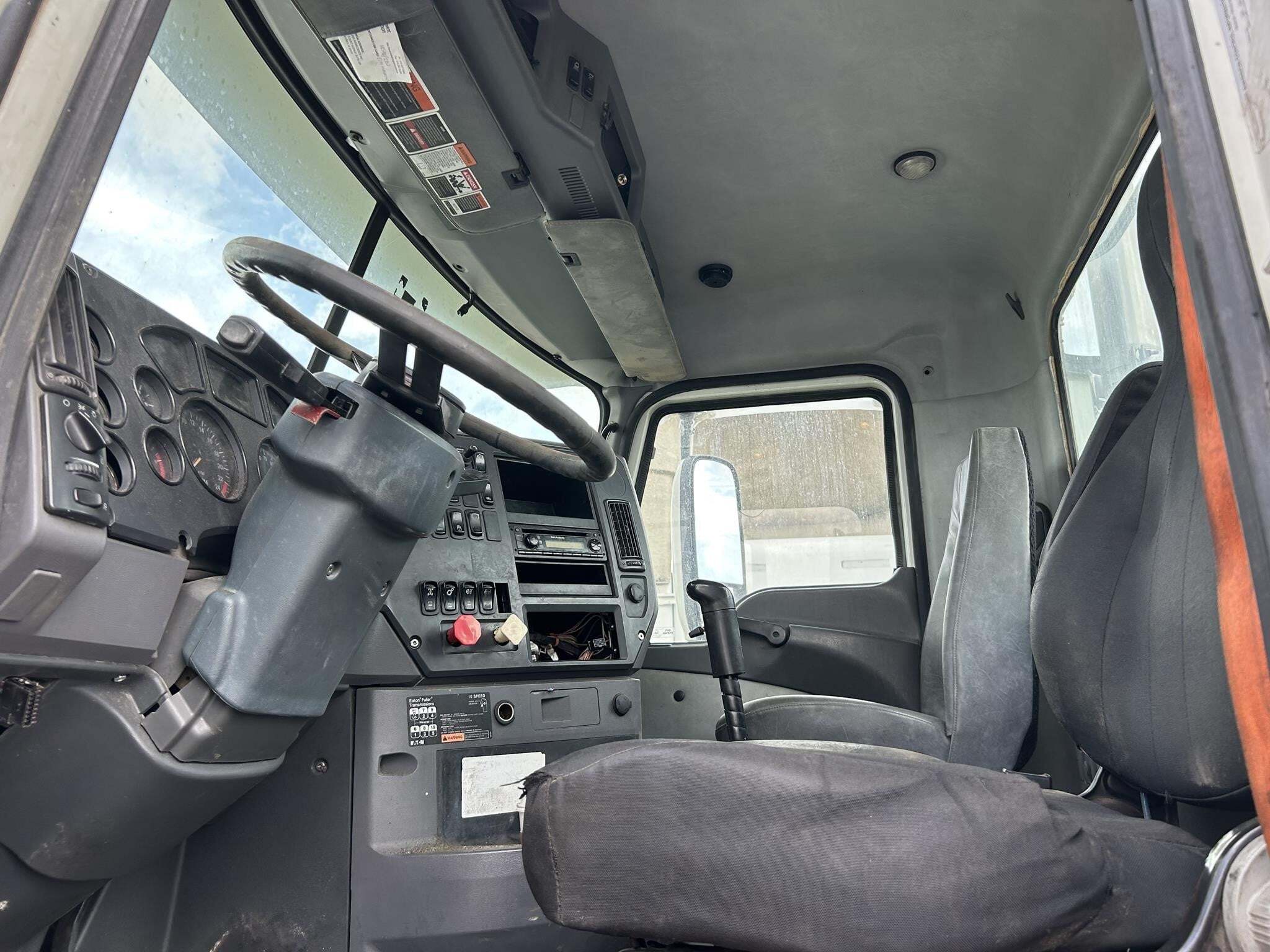 2014 Mack PINNACLE CXU613 Semi Trucks/Trailer
