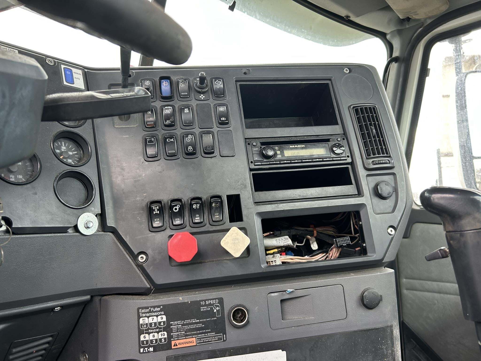 2014 Mack PINNACLE CXU613 Semi Trucks/Trailer