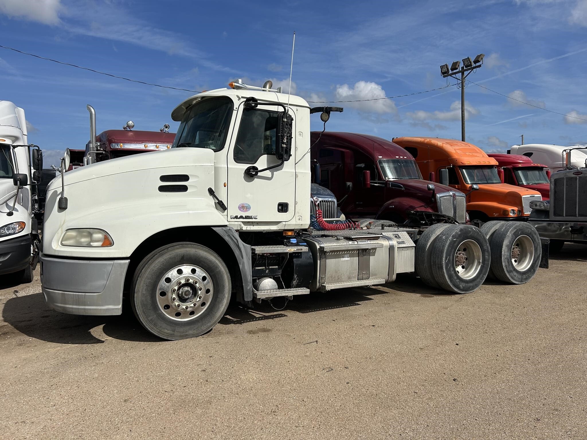 2014 Mack PINNACLE CXU613 Semi Trucks/Trailer