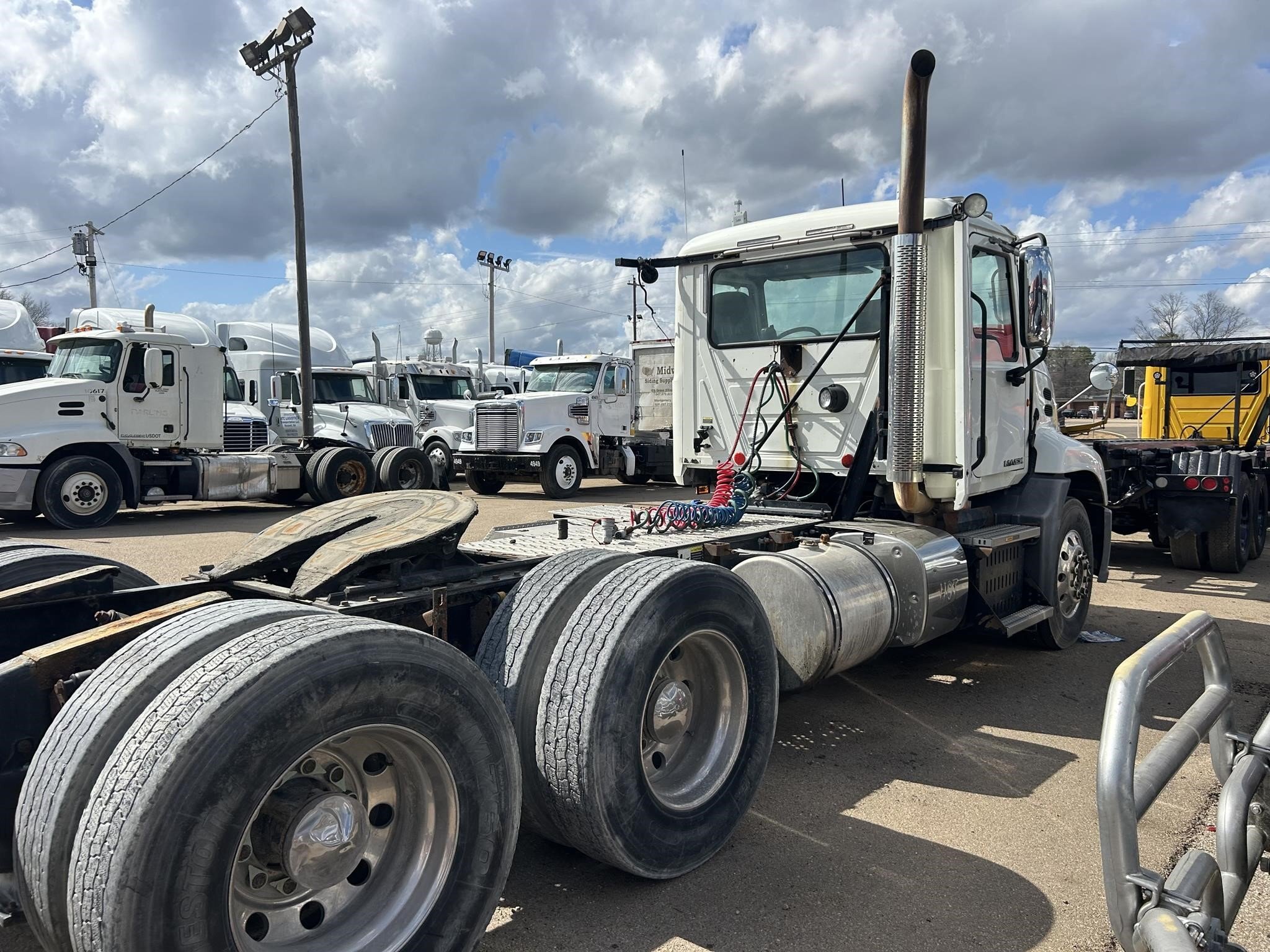 2014 Mack PINNACLE CXU613 Semi Trucks/Trailer