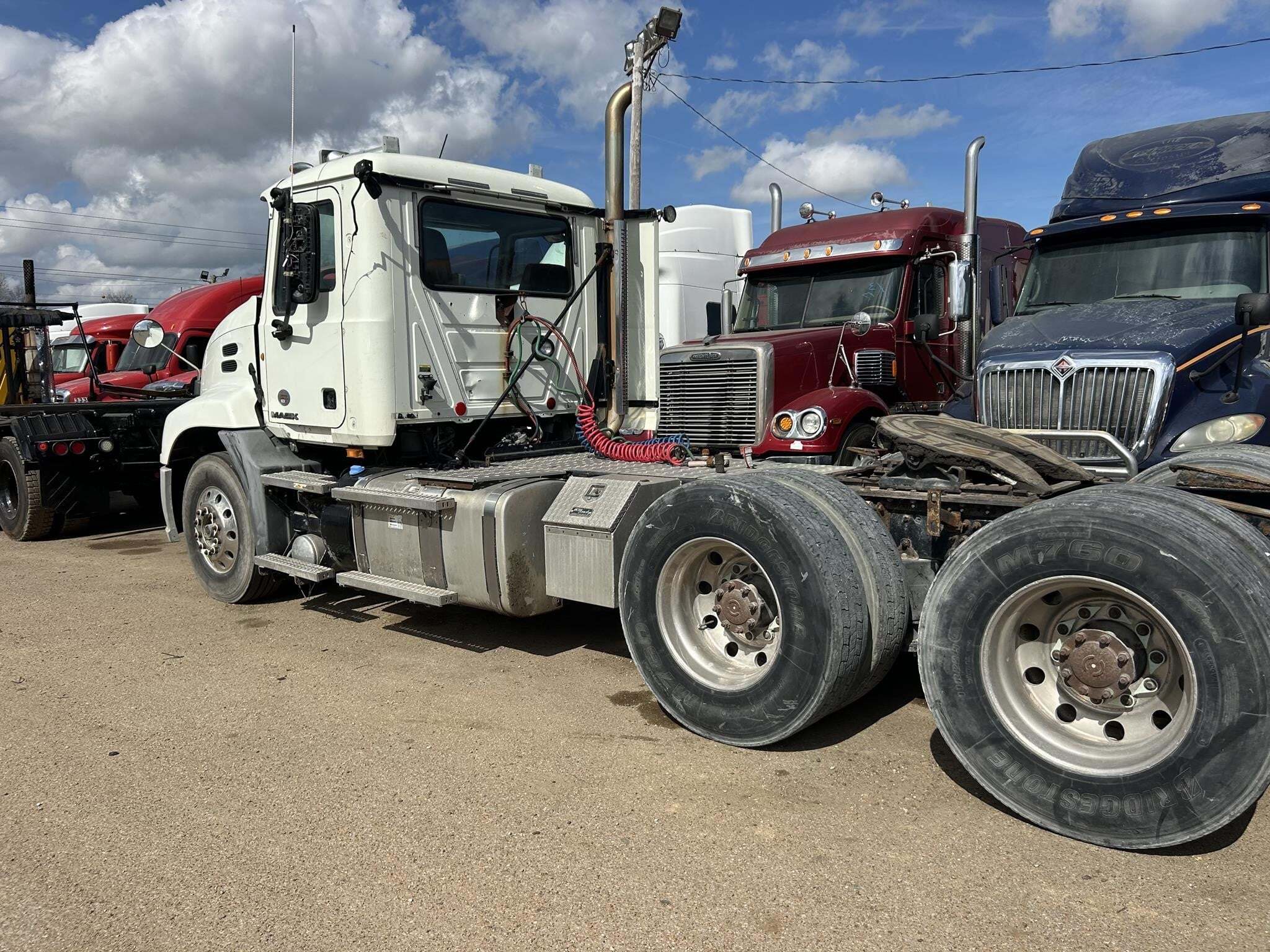 2014 Mack PINNACLE CXU613 Semi Trucks/Trailer