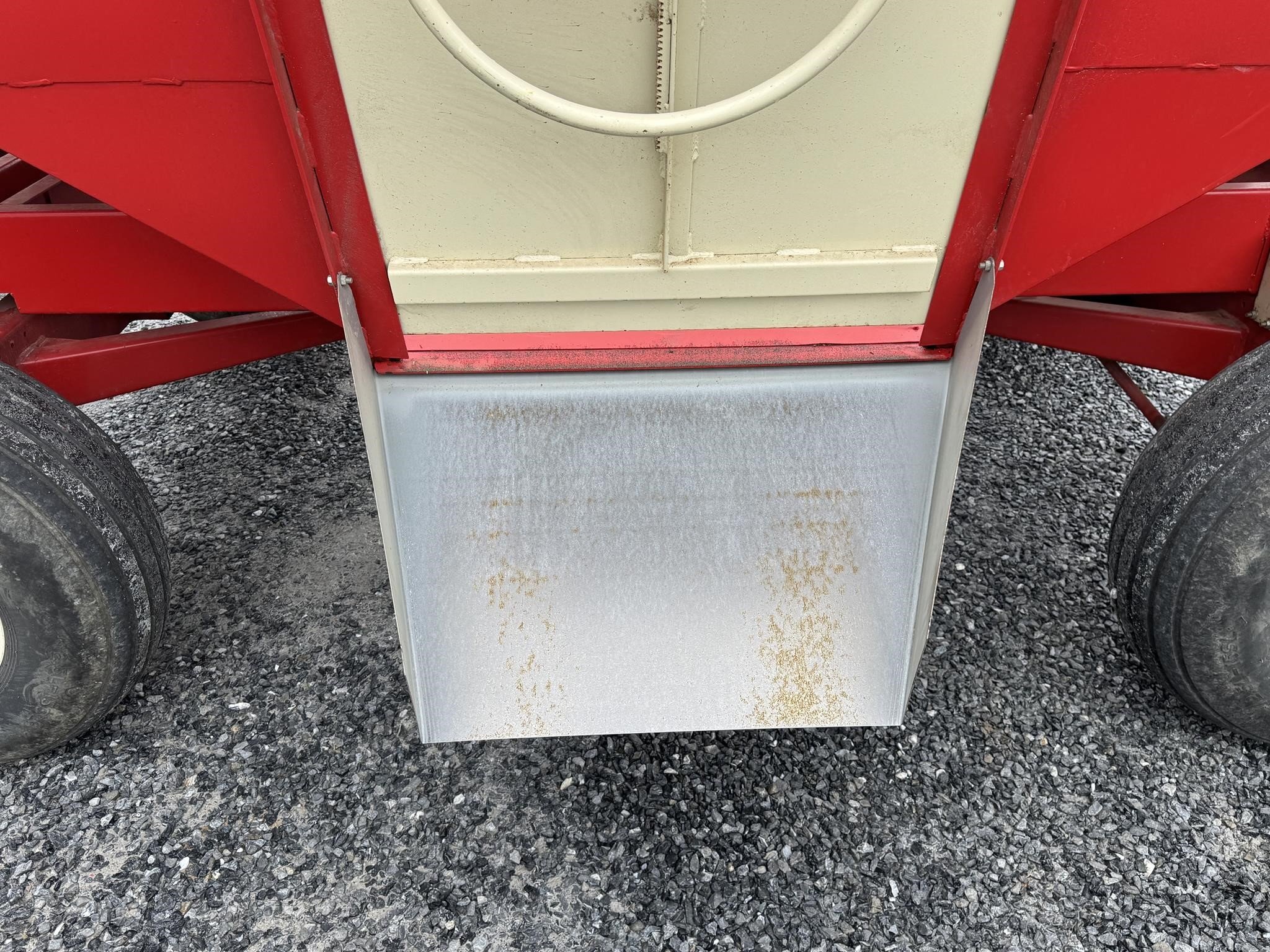  E-Z Trail 3400 Gravity Wagon