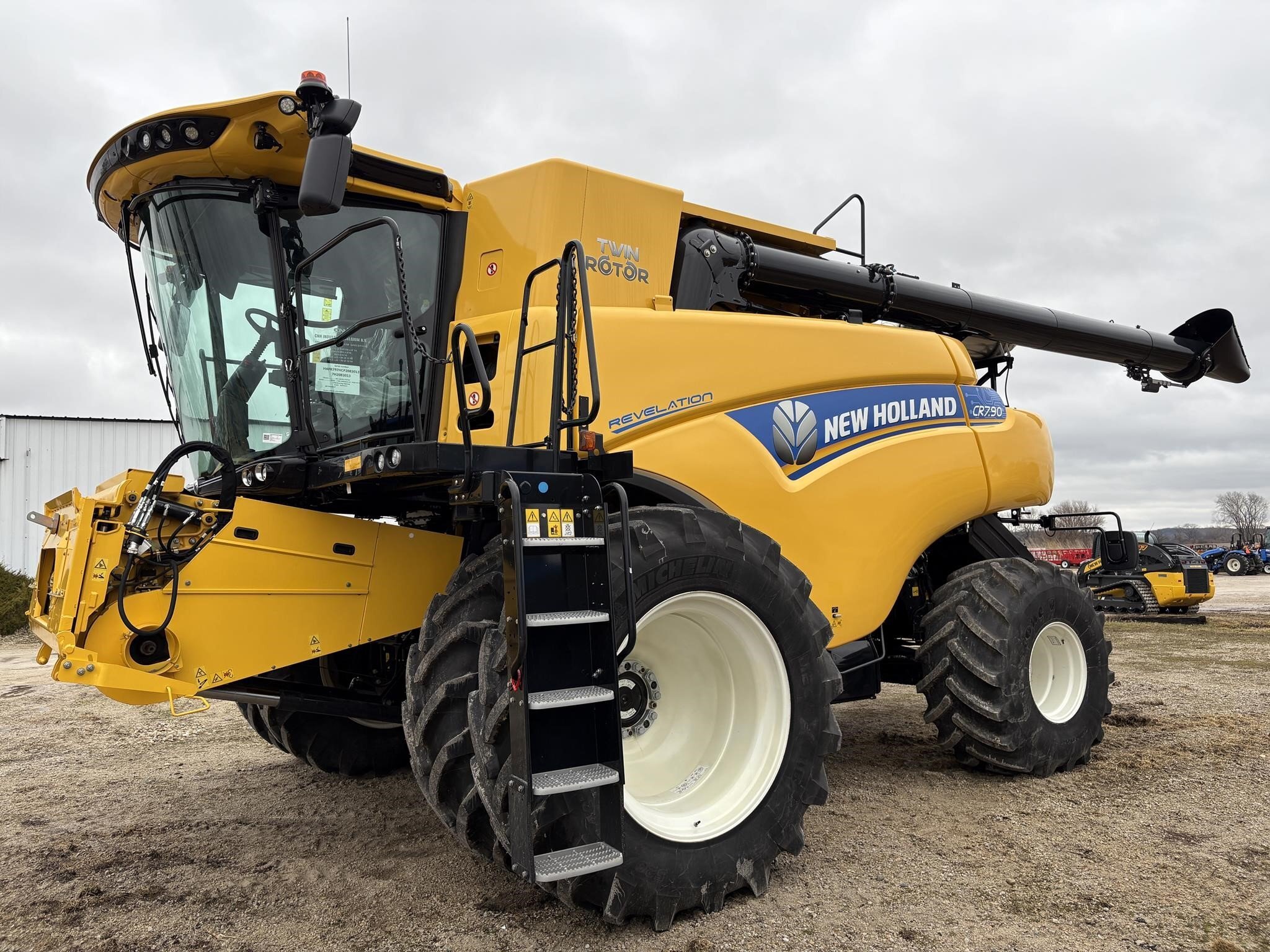 2023 New Holland CR7.90 REVELATION Combine