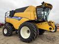 2023 New Holland CR7.90 REVELATION Combine