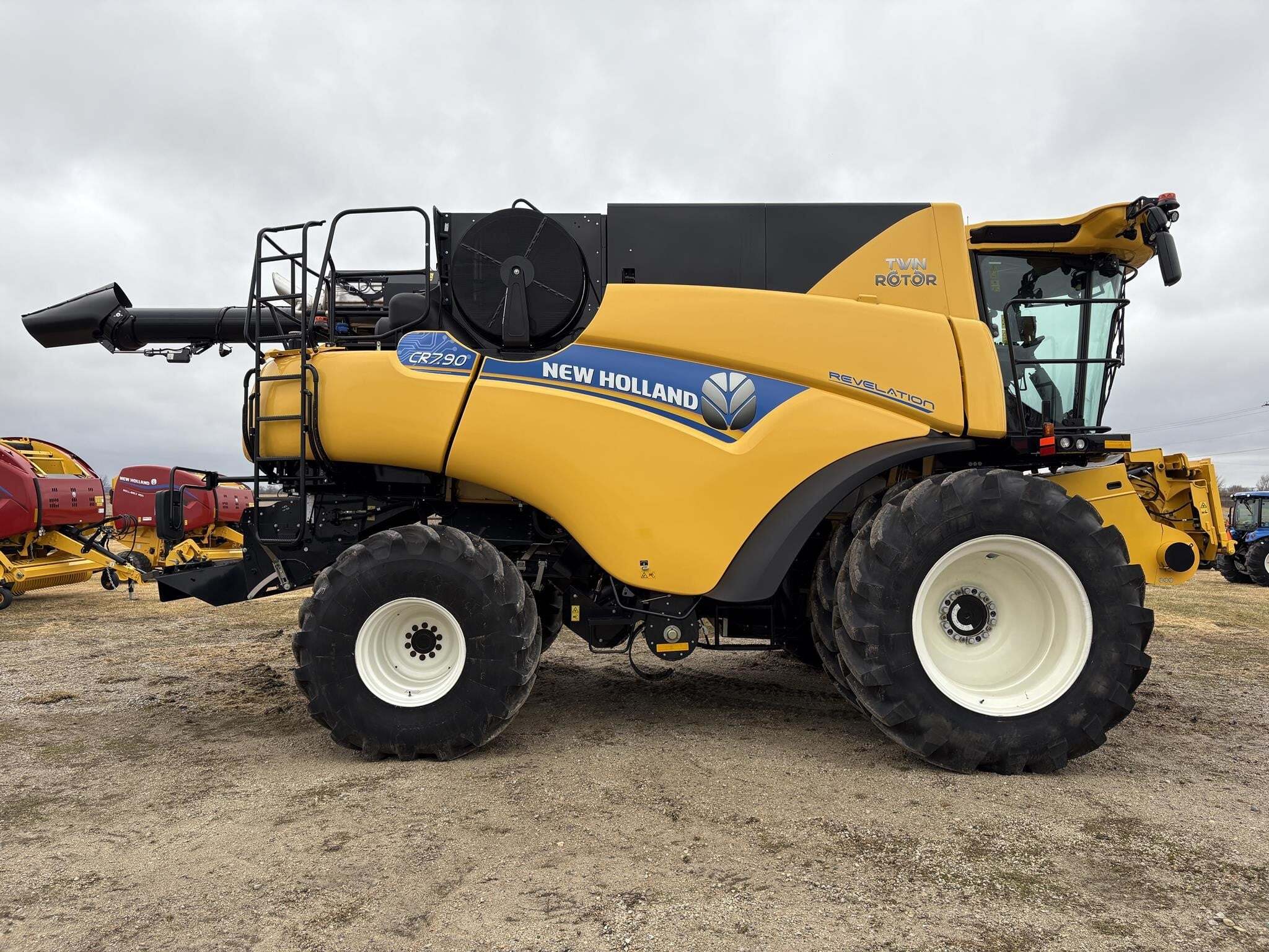 2023 New Holland CR7.90 REVELATION Combine