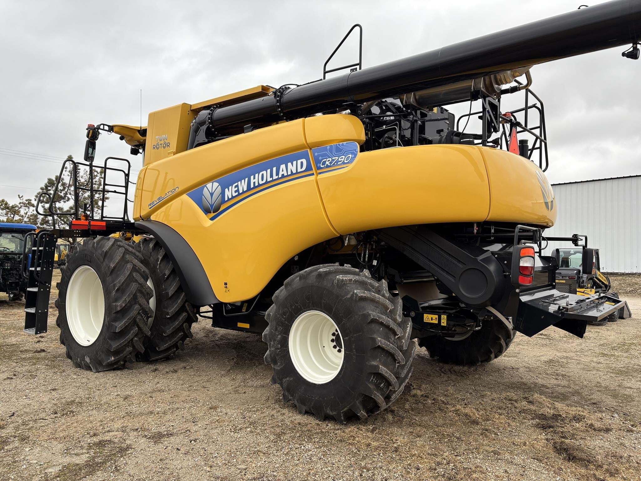 2023 New Holland CR7.90 REVELATION Combine
