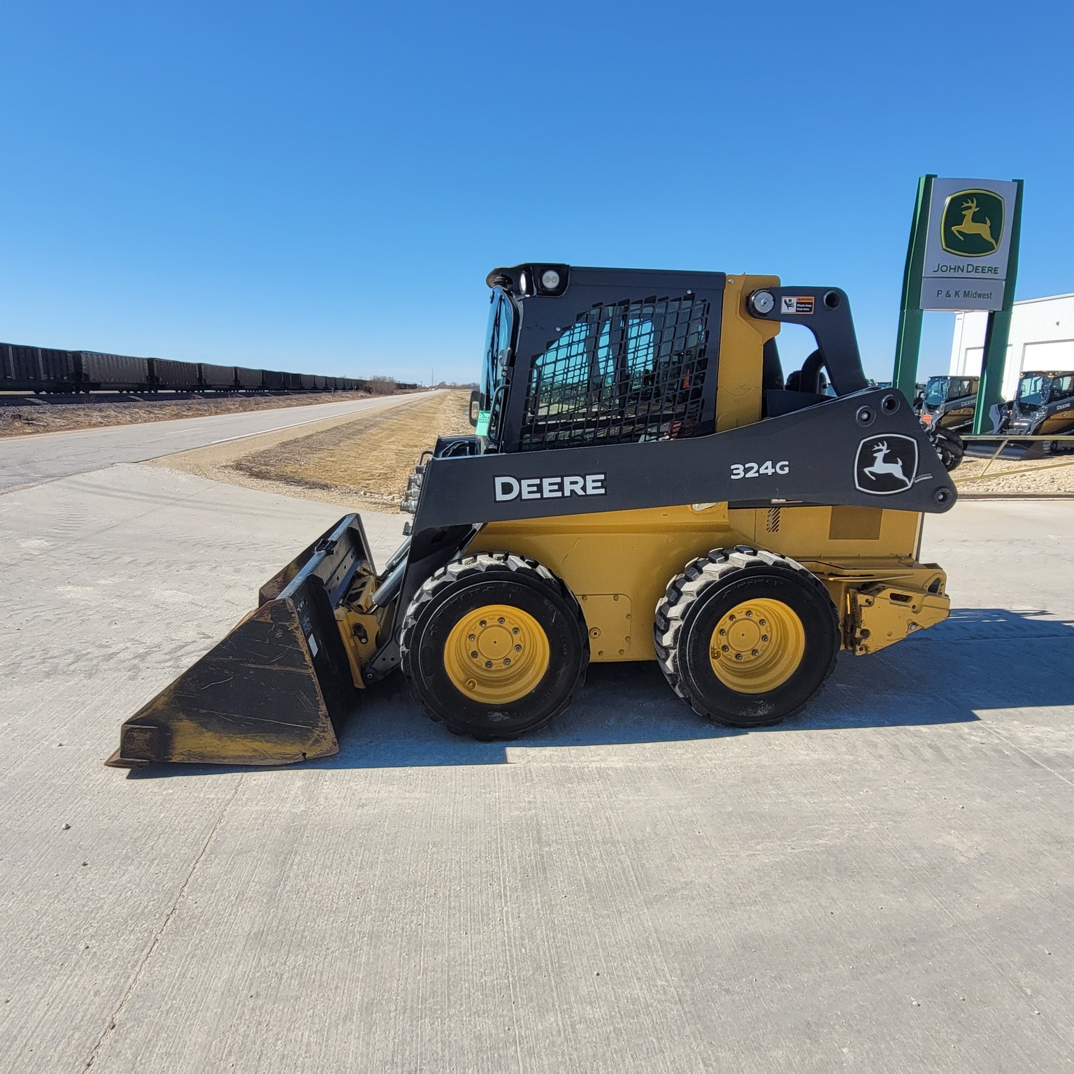 2022 Deere 324G Skid Steer