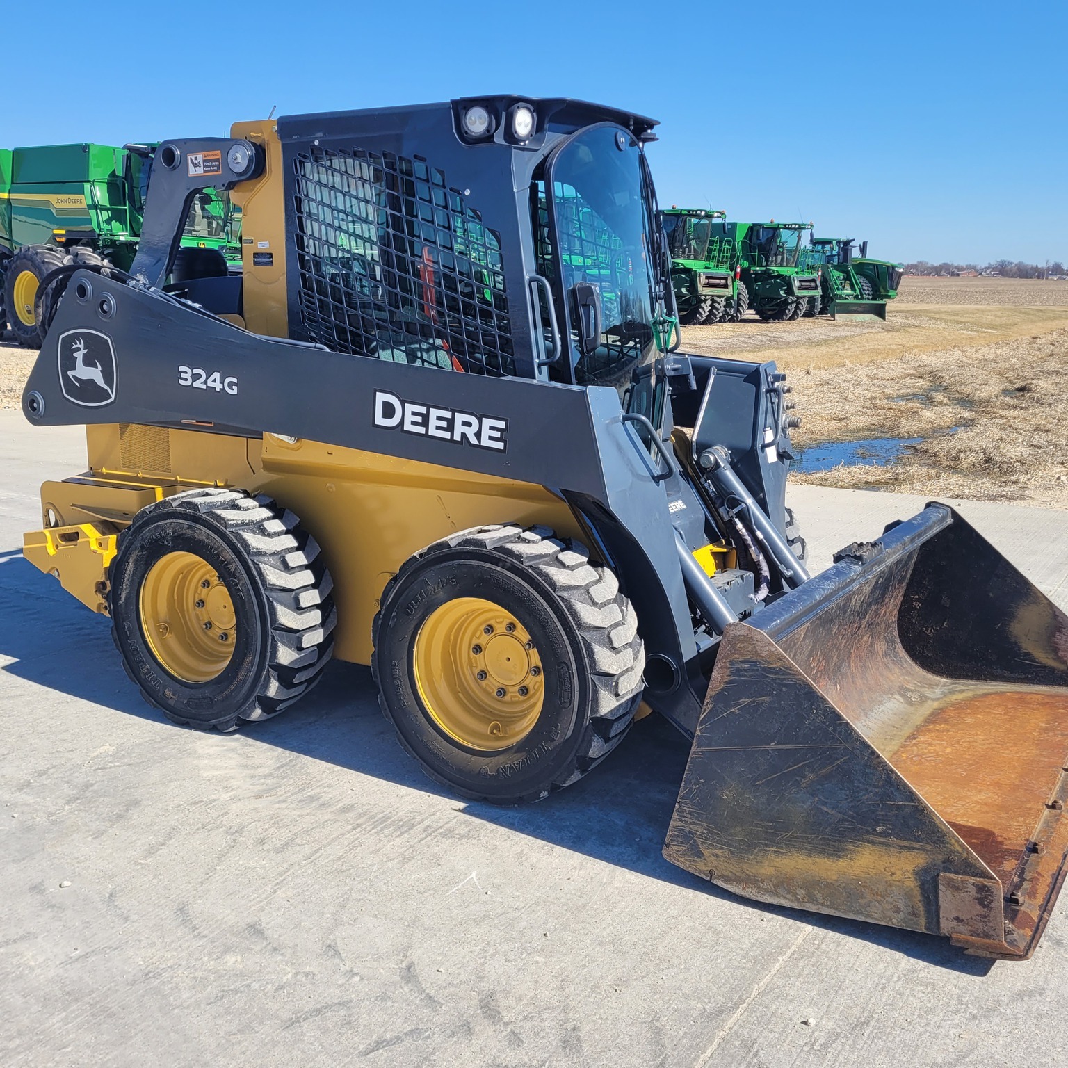 2022 Deere 324G Skid Steer