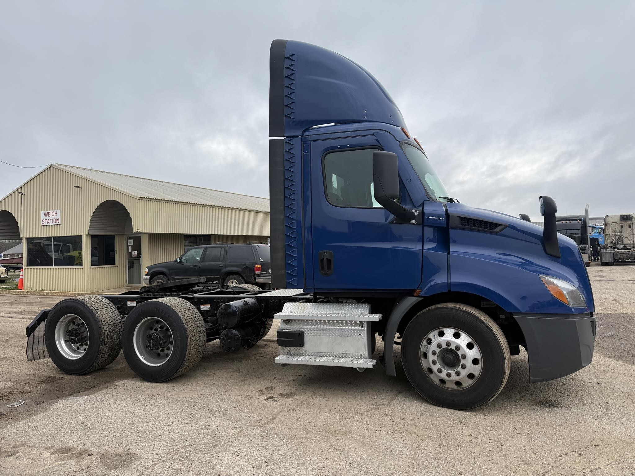 2021 Freightliner CASCADIA 116 Semi Trucks/Trailer