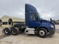 2021 Freightliner CASCADIA 116 Semi Trucks/Trailer