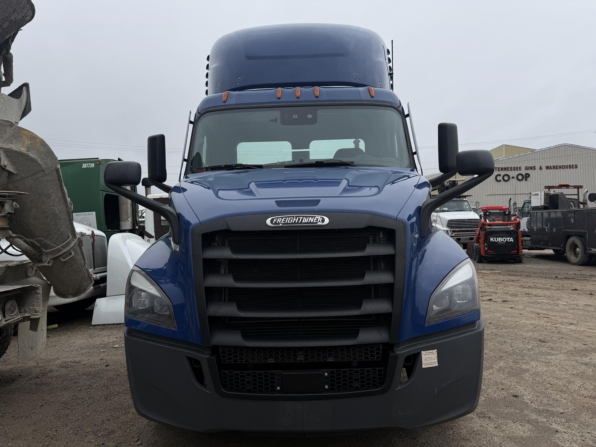 2021 Freightliner CASCADIA 116 Semi Trucks/Trailer
