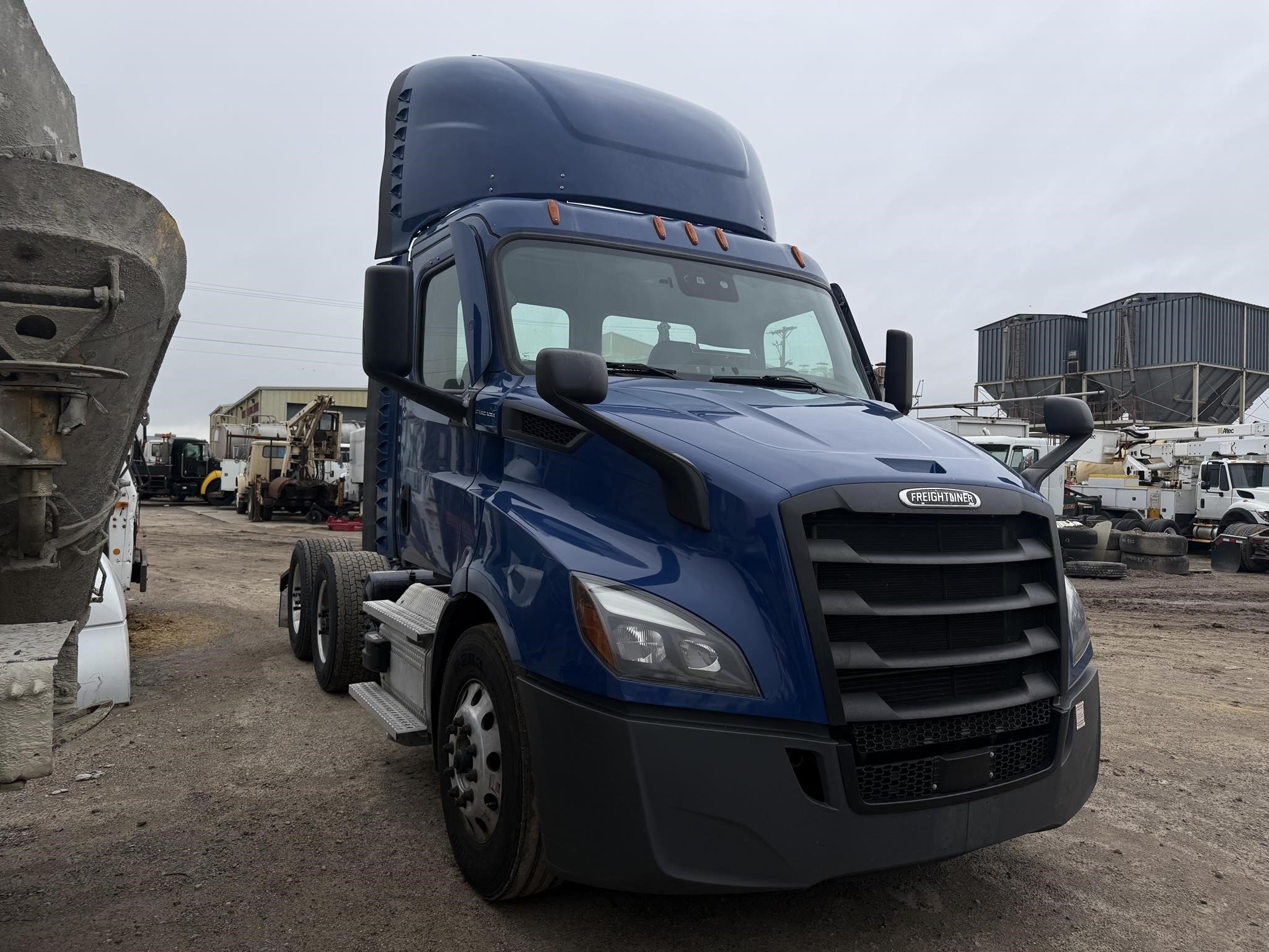 2021 Freightliner CASCADIA 116 Semi Trucks/Trailer