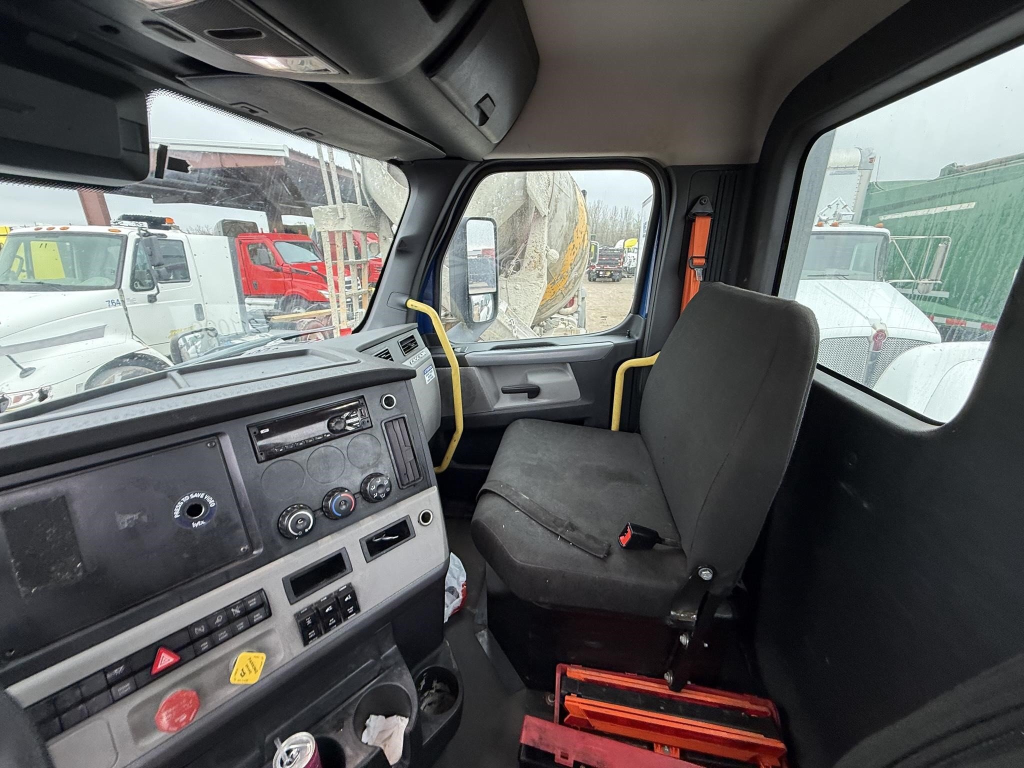 2021 Freightliner CASCADIA 116 Semi Trucks/Trailer
