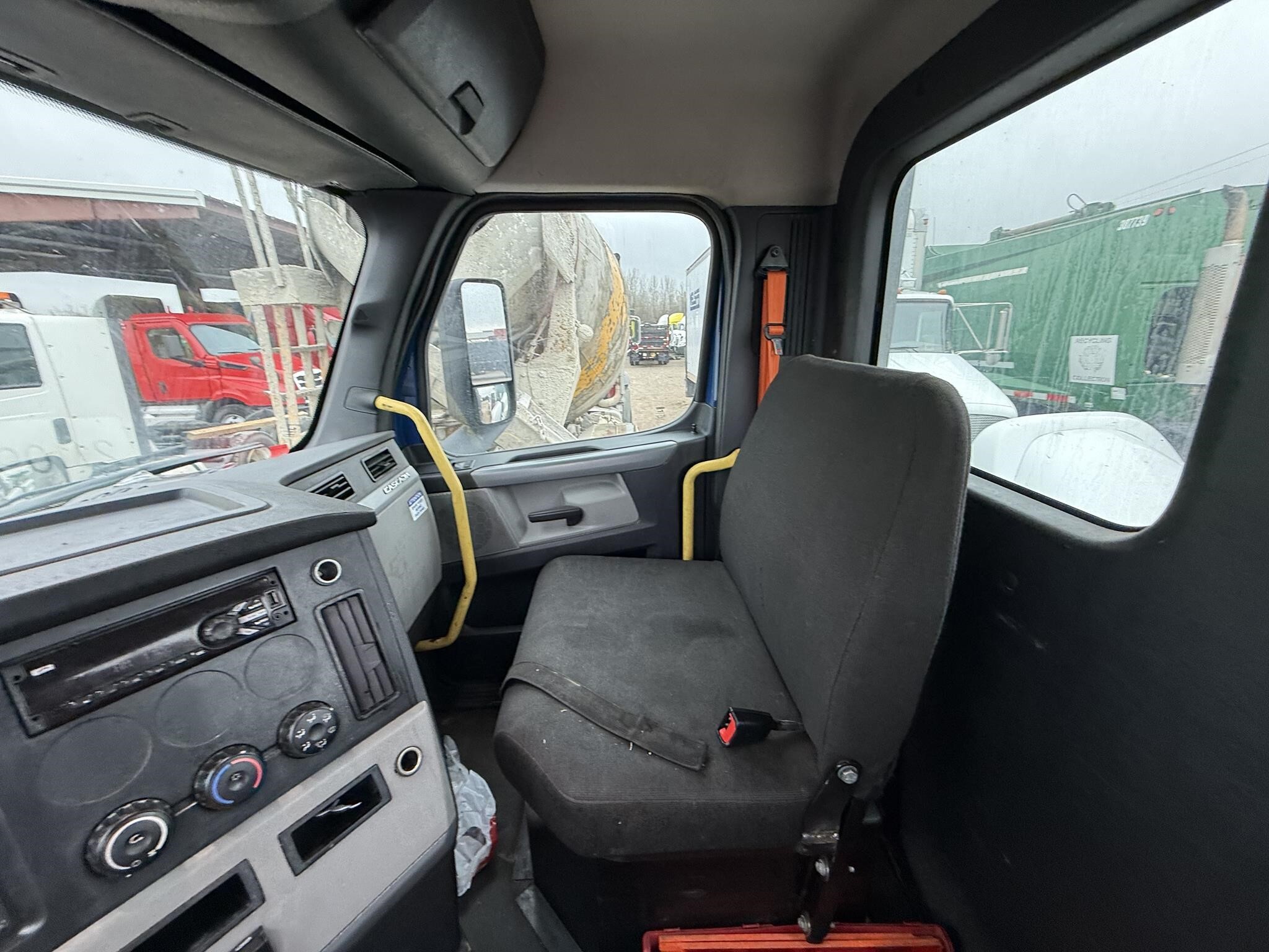 2021 Freightliner CASCADIA 116 Semi Trucks/Trailer
