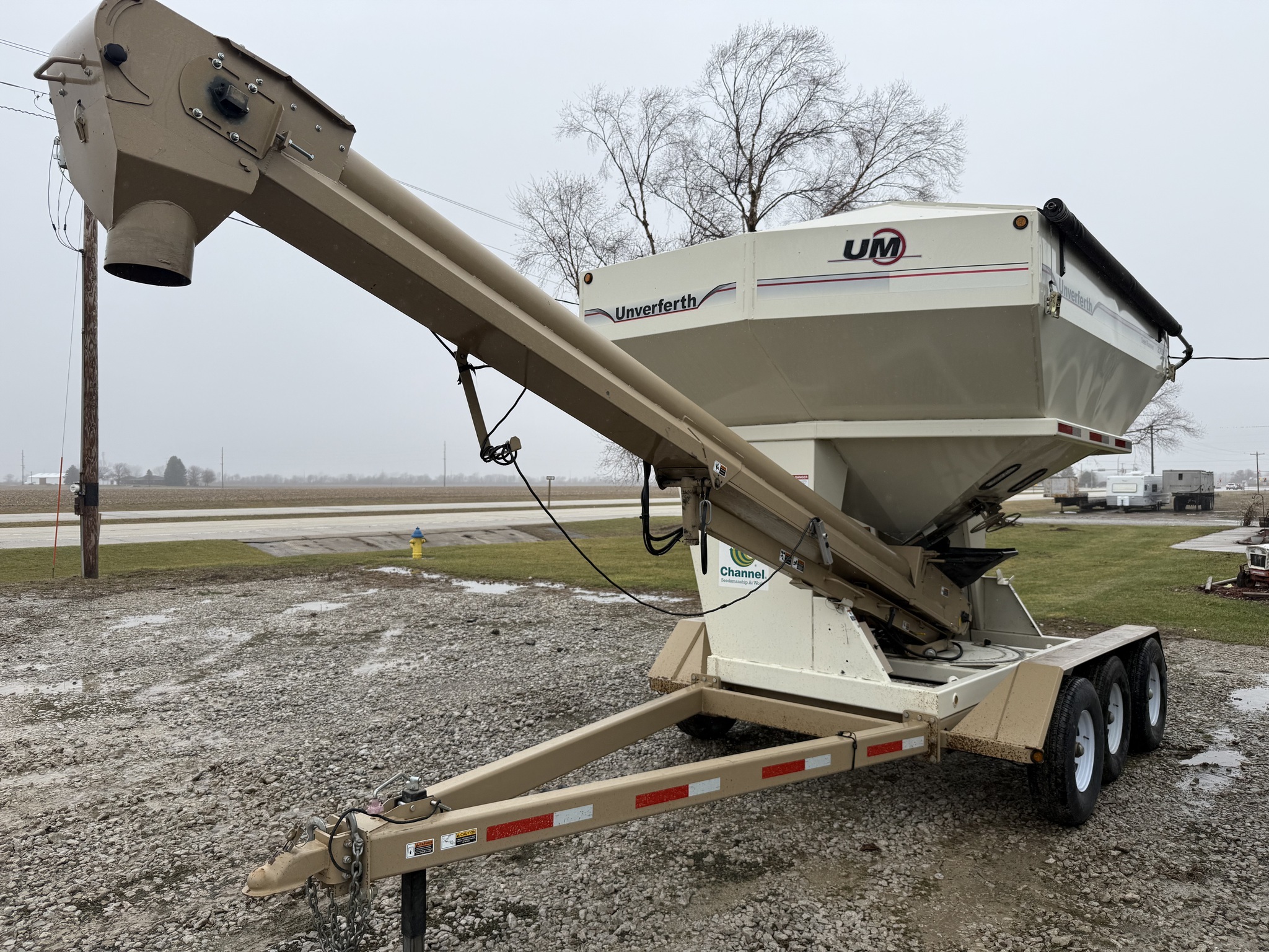 2012 Unverferth 3750 Seed Tender