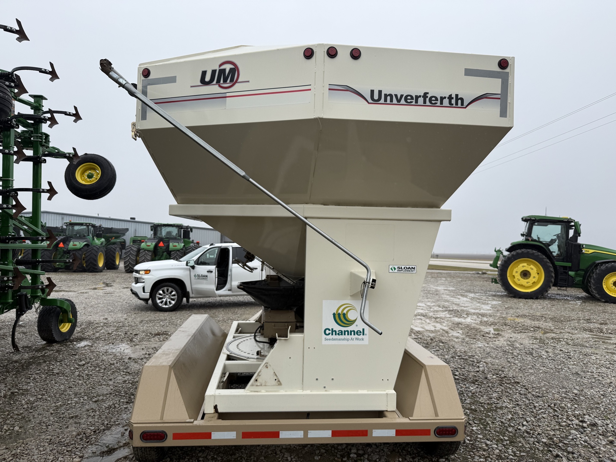 2012 Unverferth 3750 Seed Tender