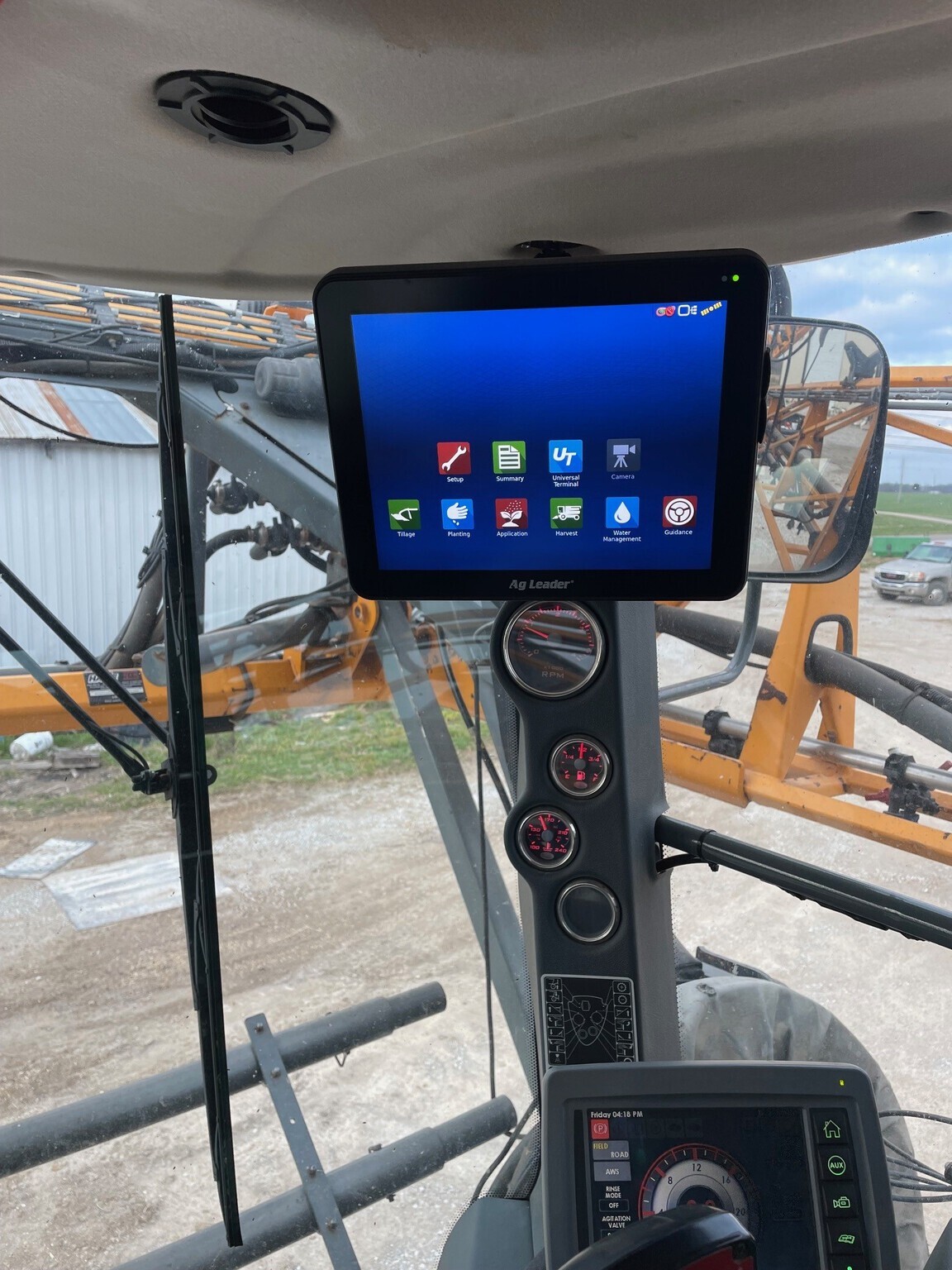 2016 Hagie STS16 Self-Propelled Sprayer