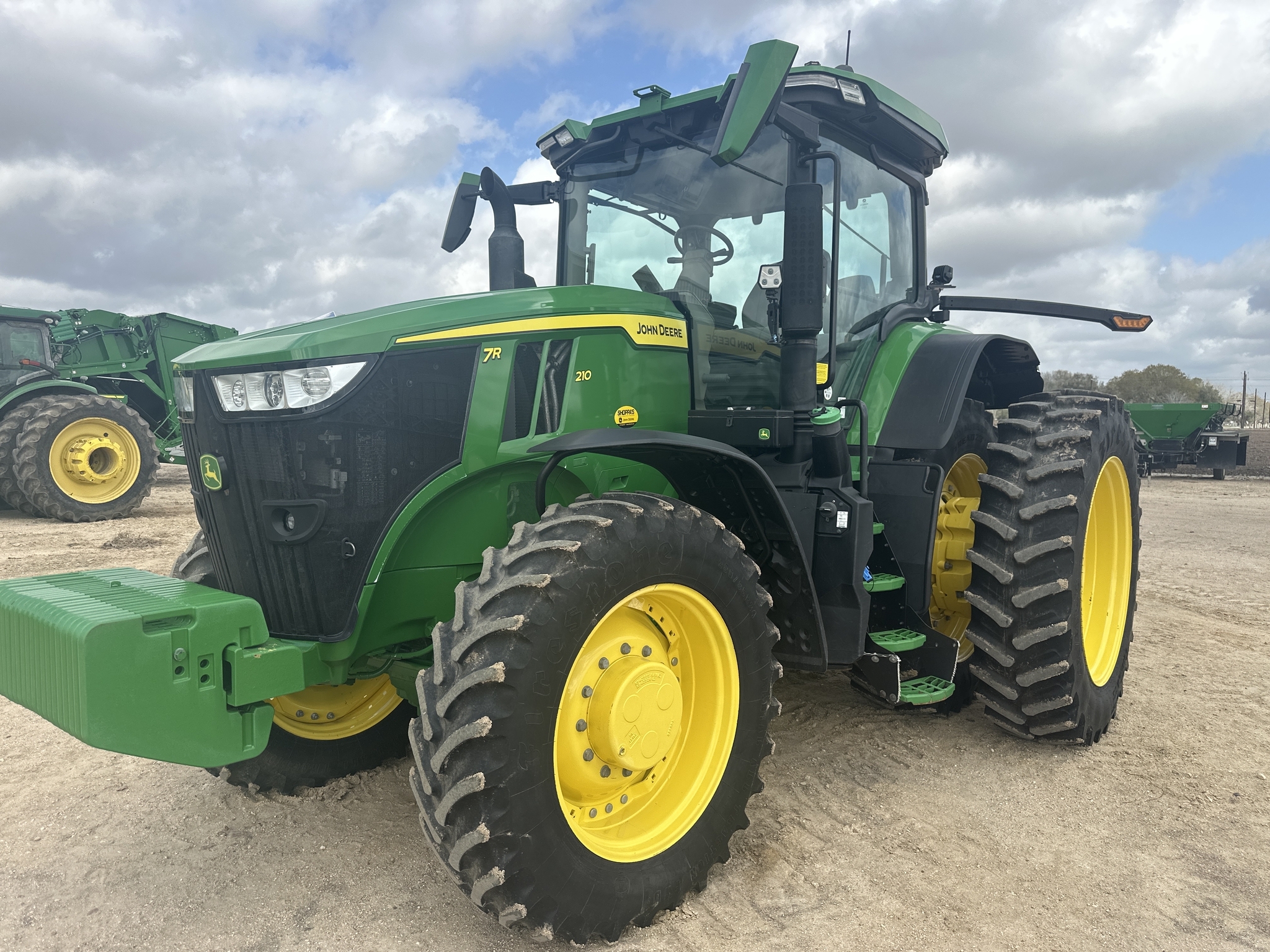 2022 John Deere 7R 210 Tractor