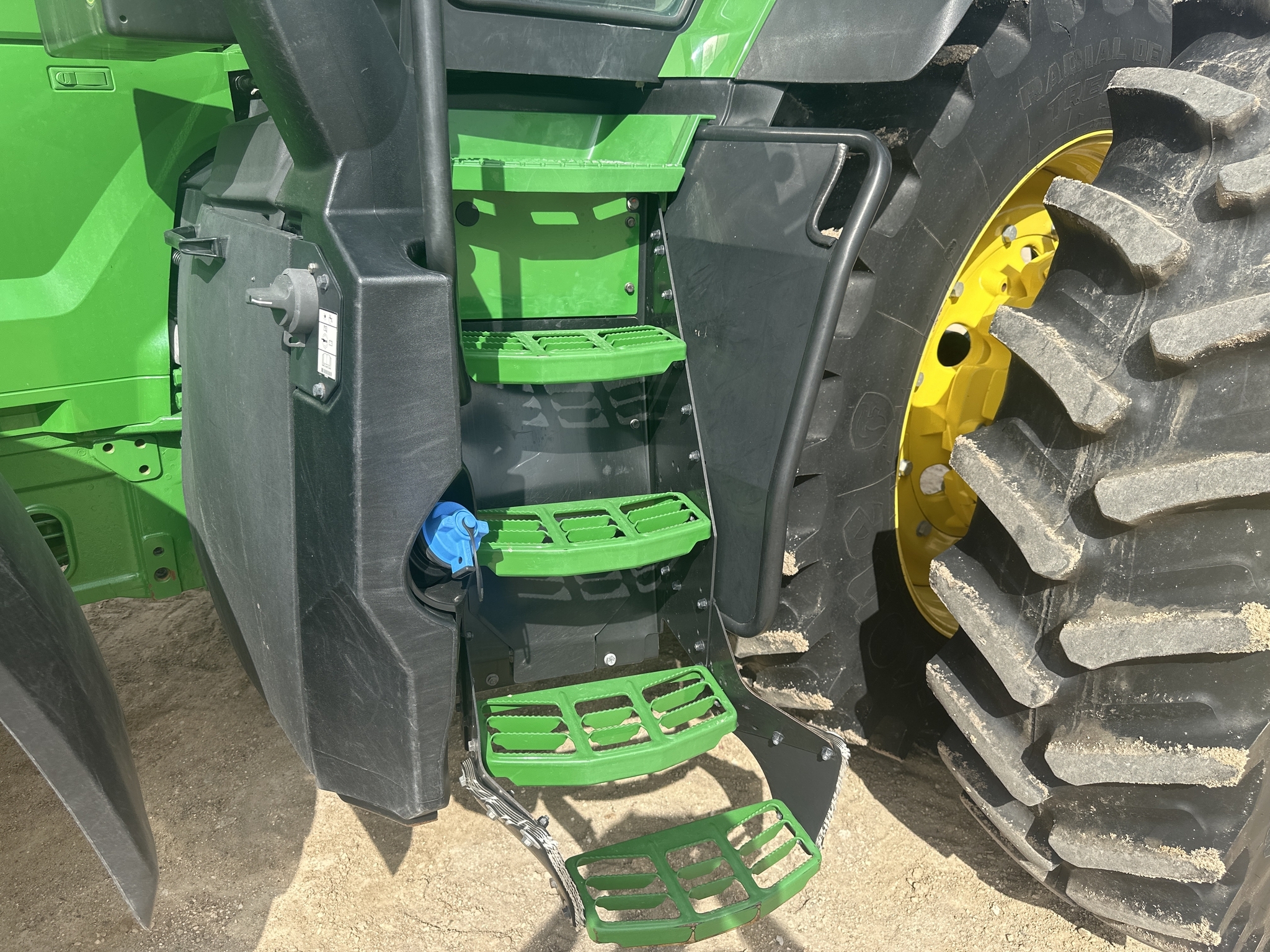 2022 John Deere 7R 210 Tractor