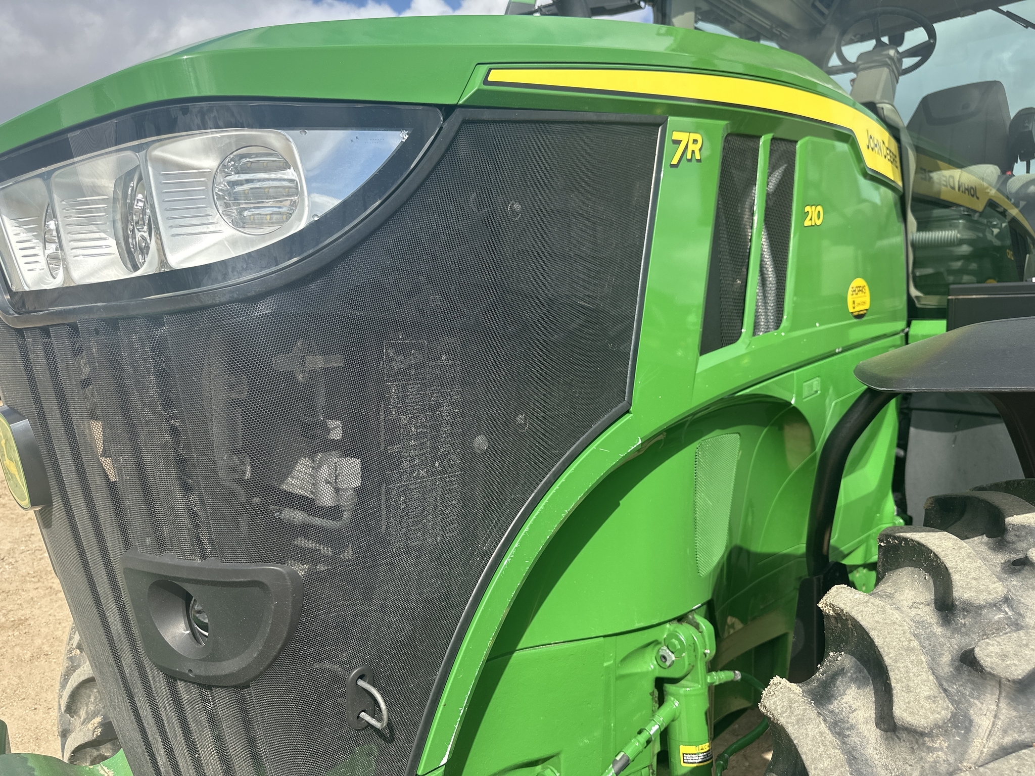 2022 John Deere 7R 210 Tractor
