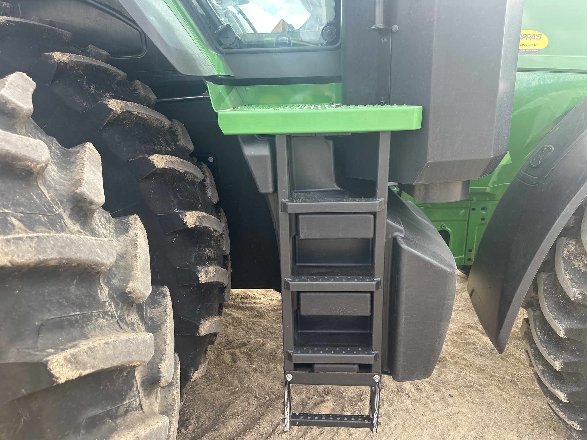 2022 John Deere 7R 210 Tractor