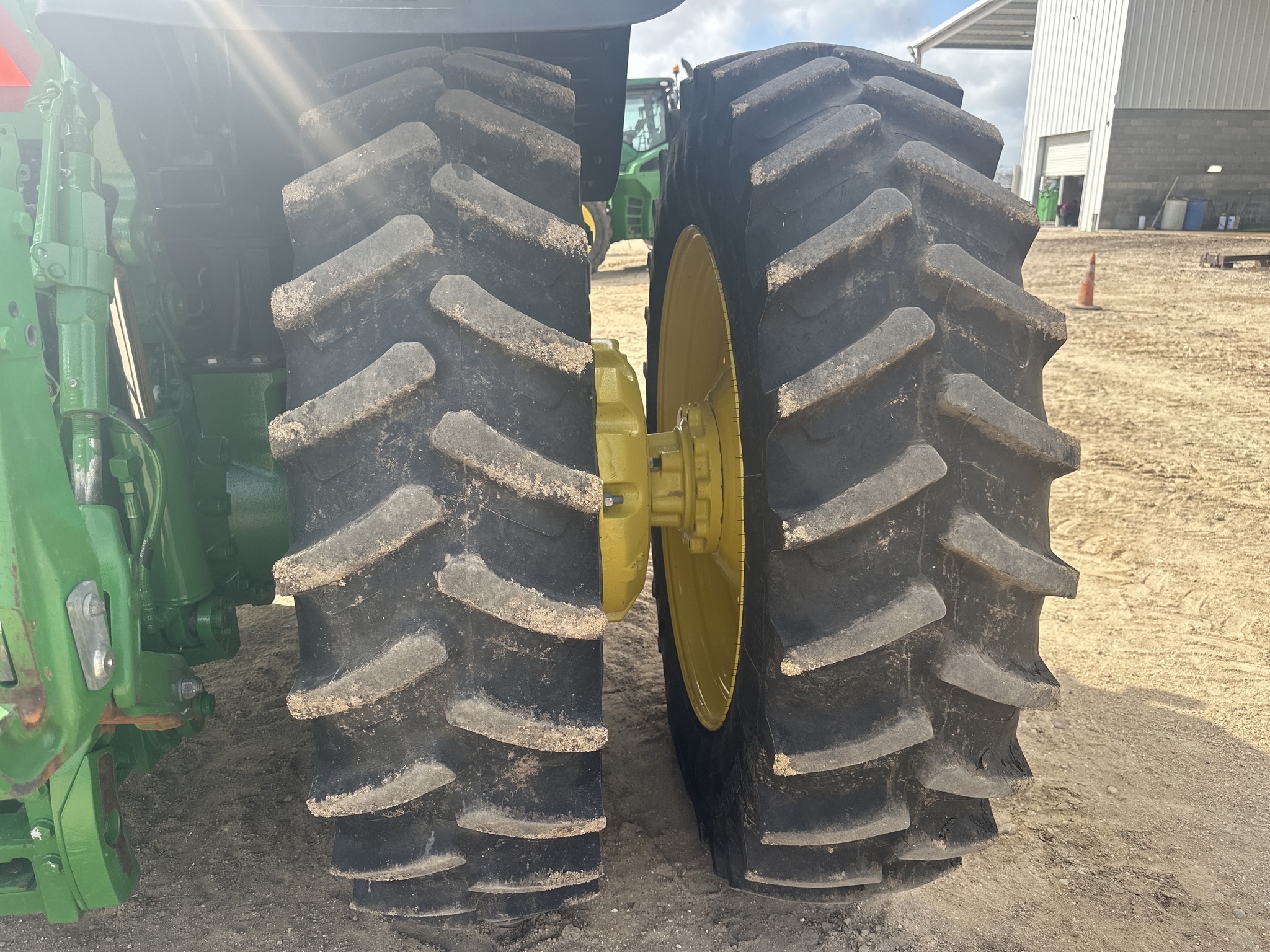 2022 John Deere 7R 210 Tractor