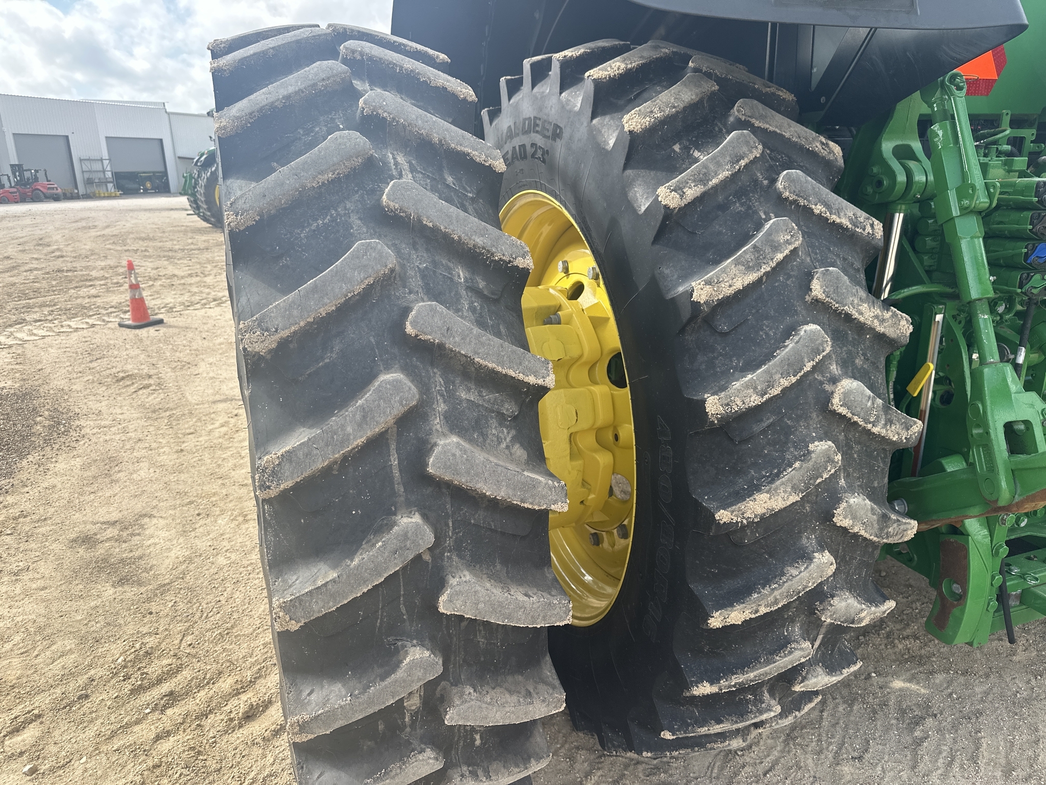 2022 John Deere 7R 210 Tractor