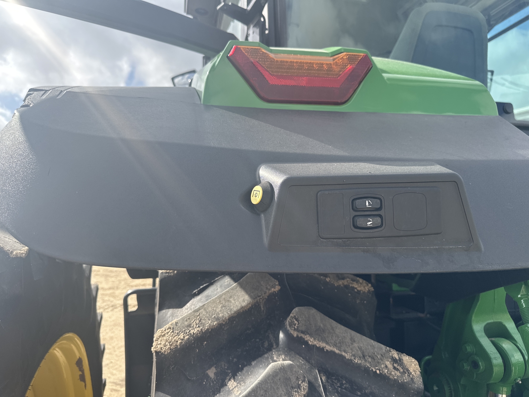 2022 John Deere 7R 210 Tractor