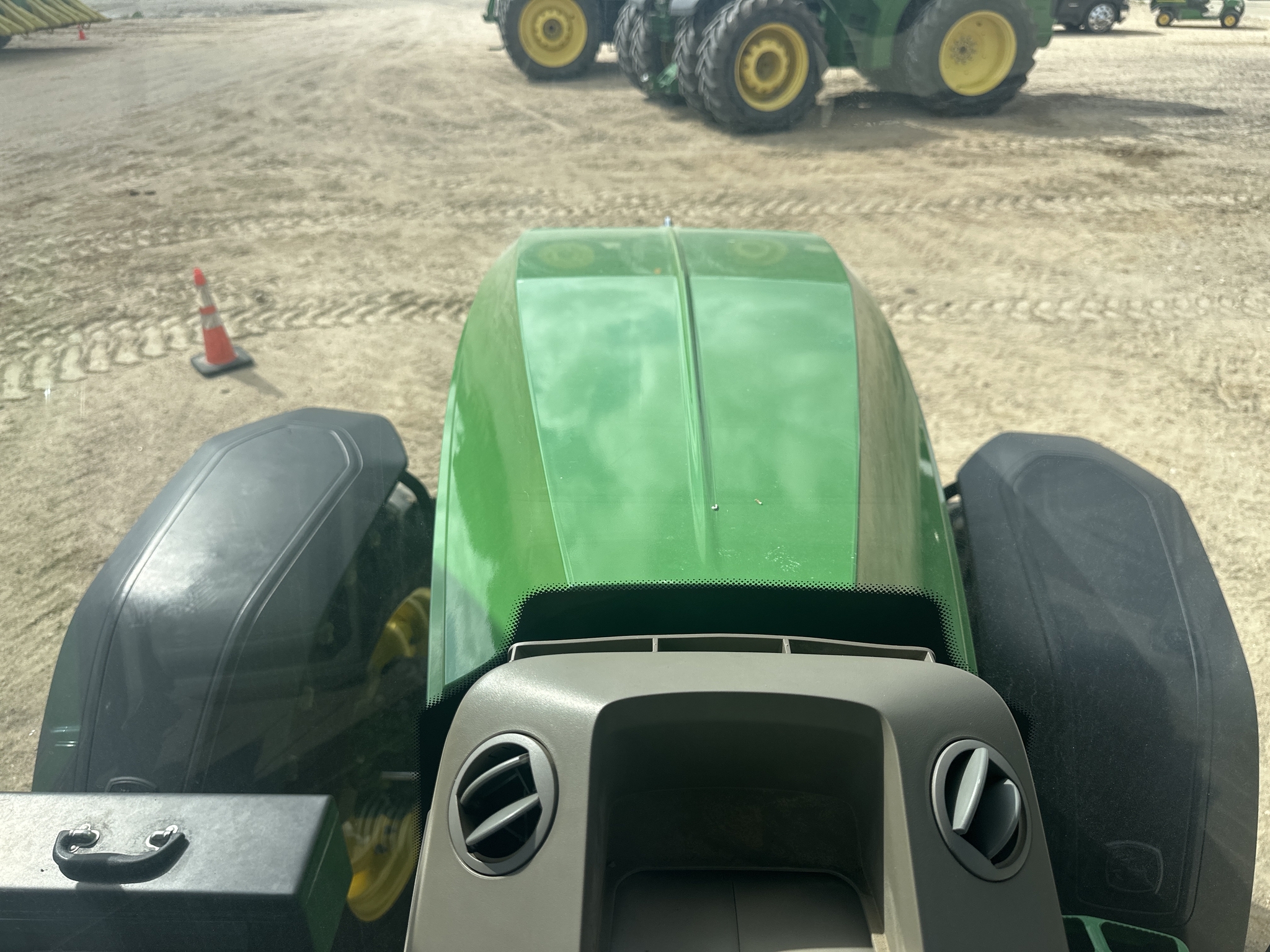 2022 John Deere 7R 210 Tractor