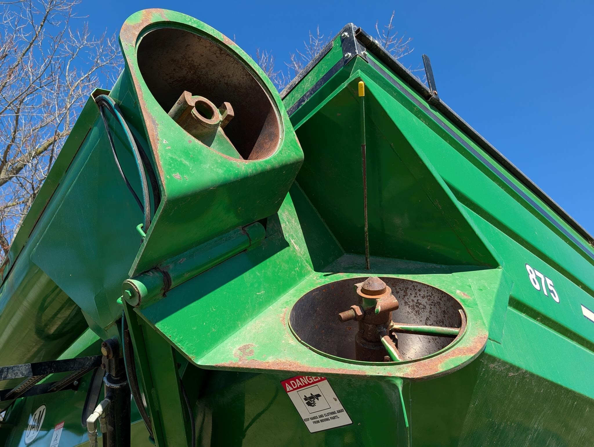  J&M 875-18 Grain Cart