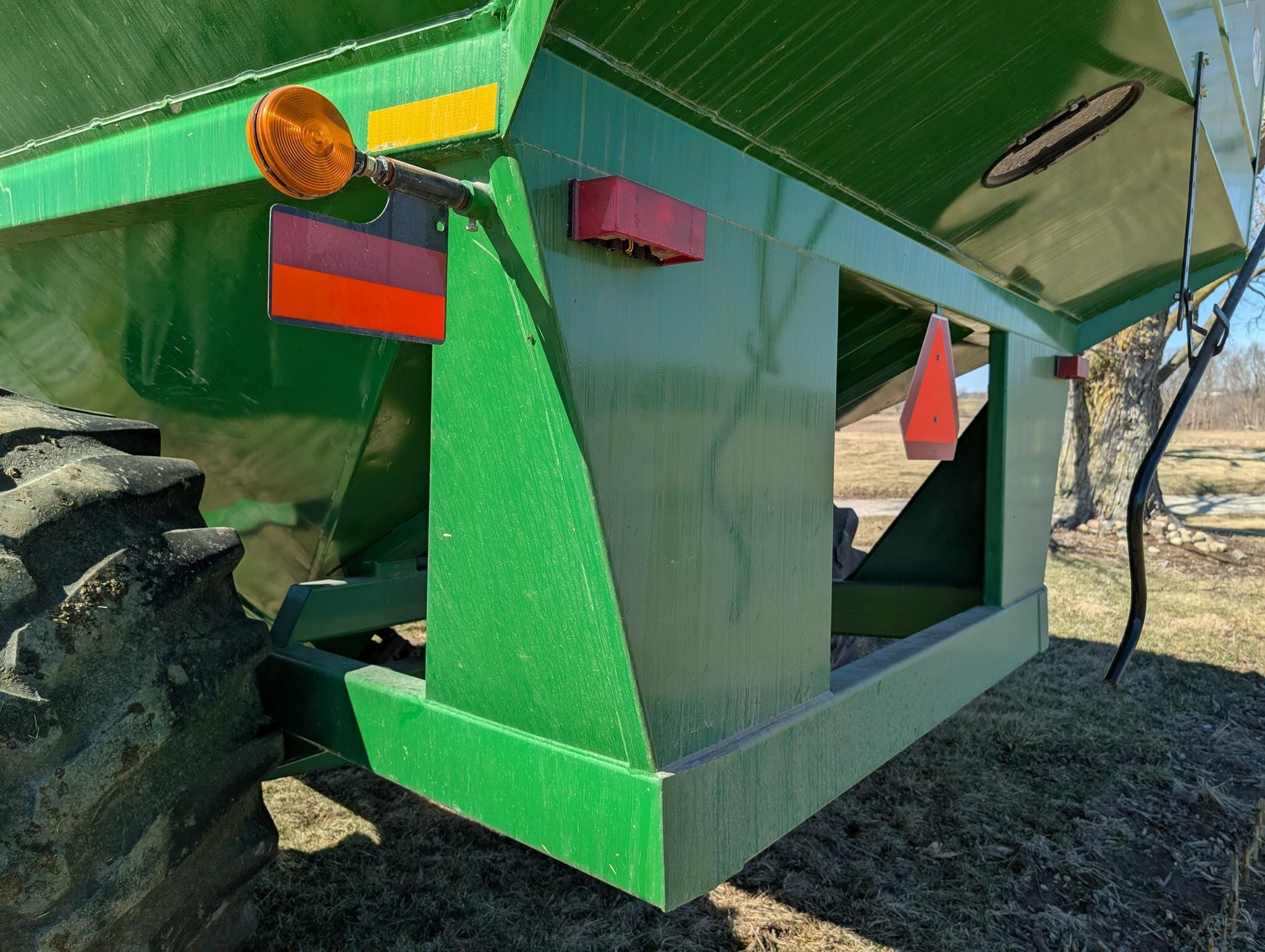  J&M 875-18 Grain Cart