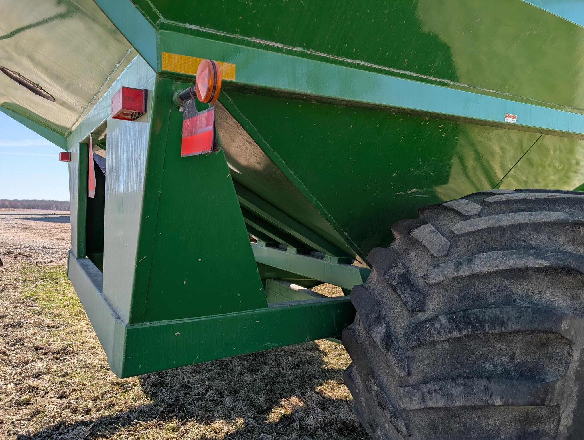 J&M 875-18 Grain Cart