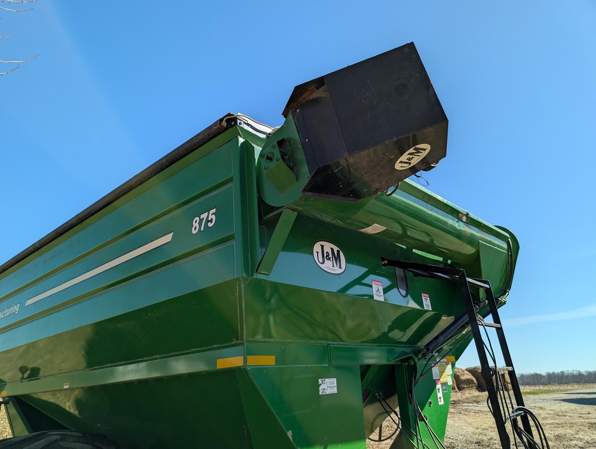  J&M 875-18 Grain Cart