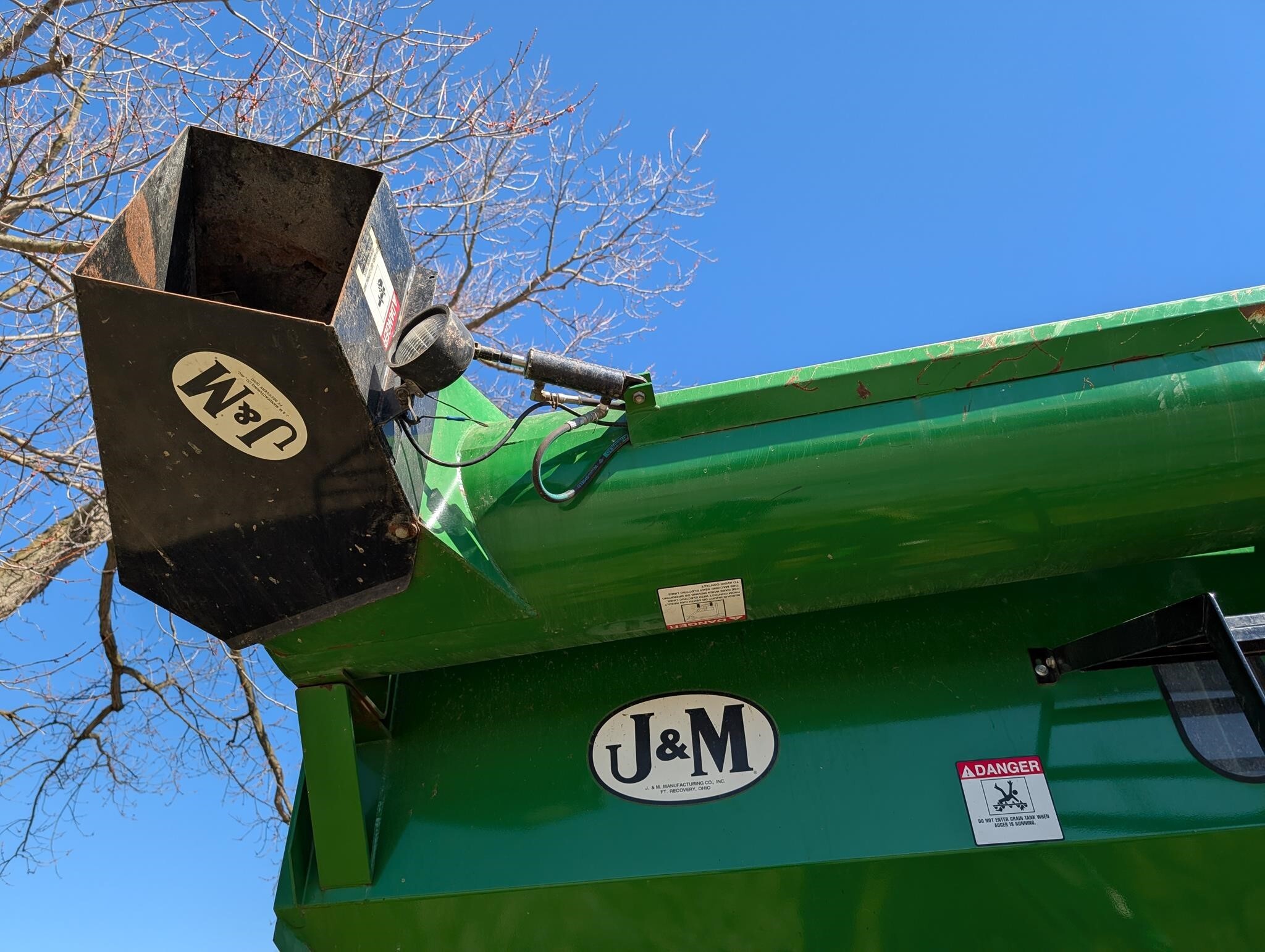  J&M 875-18 Grain Cart