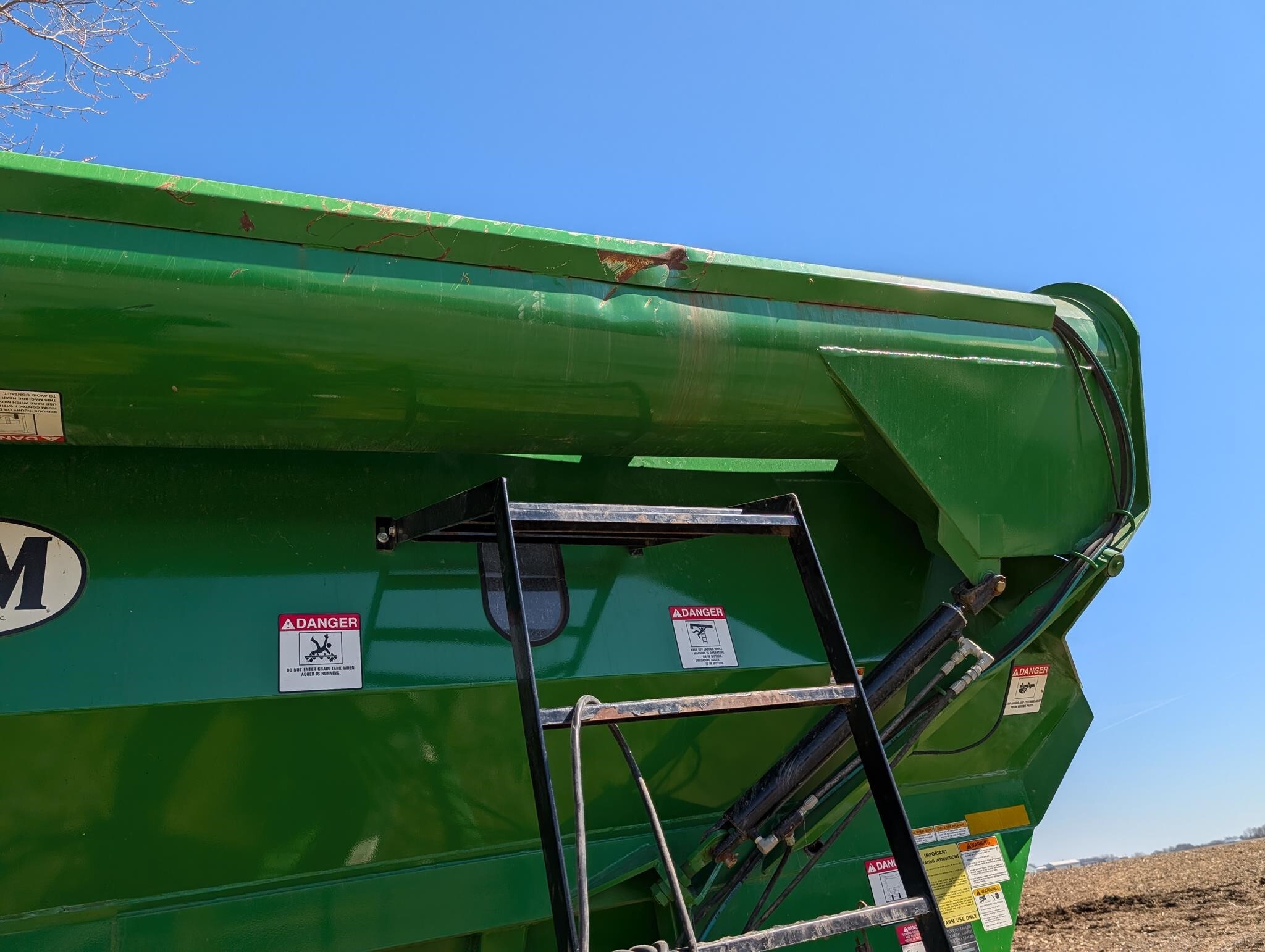  J&M 875-18 Grain Cart