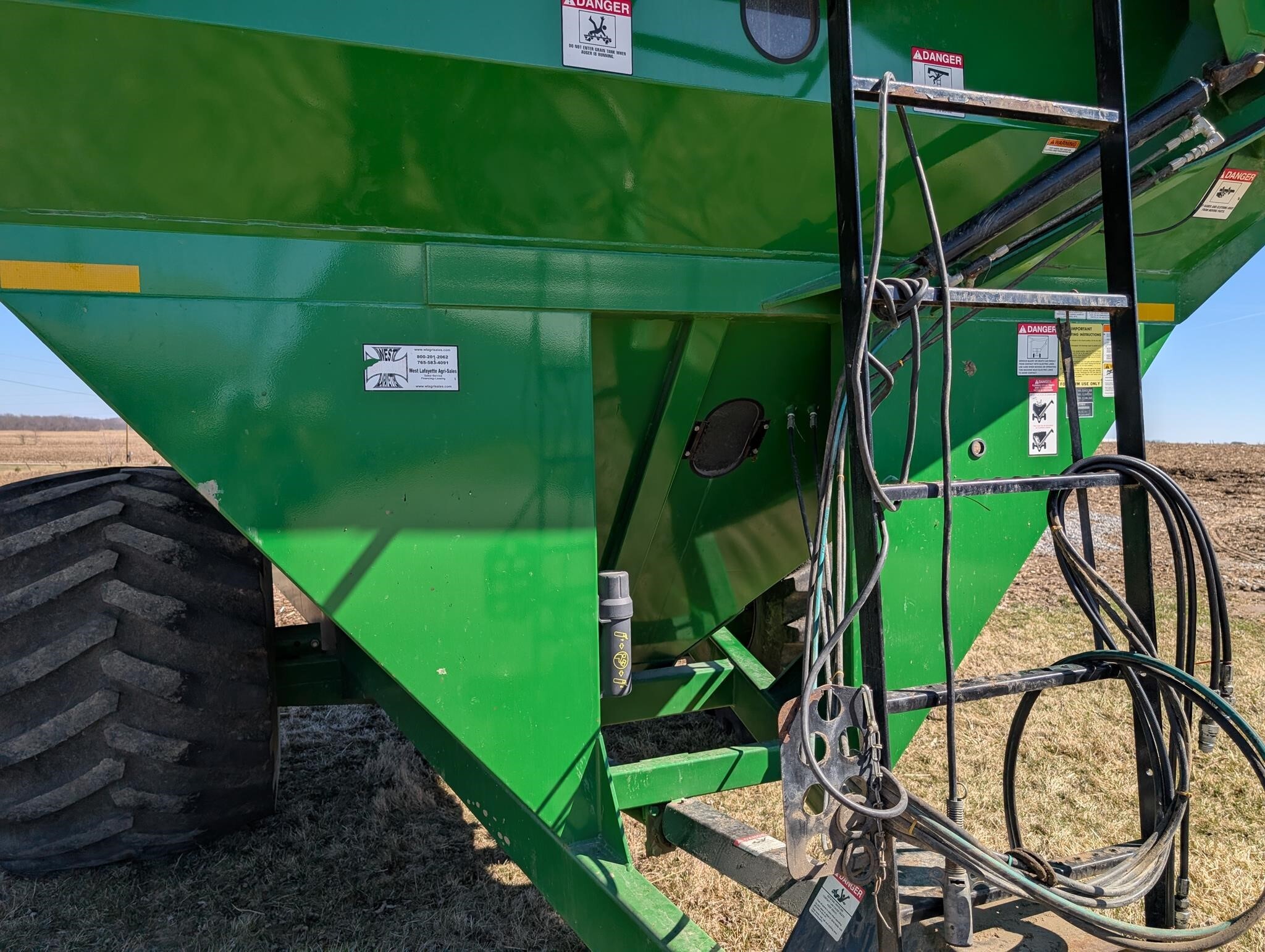  J&M 875-18 Grain Cart
