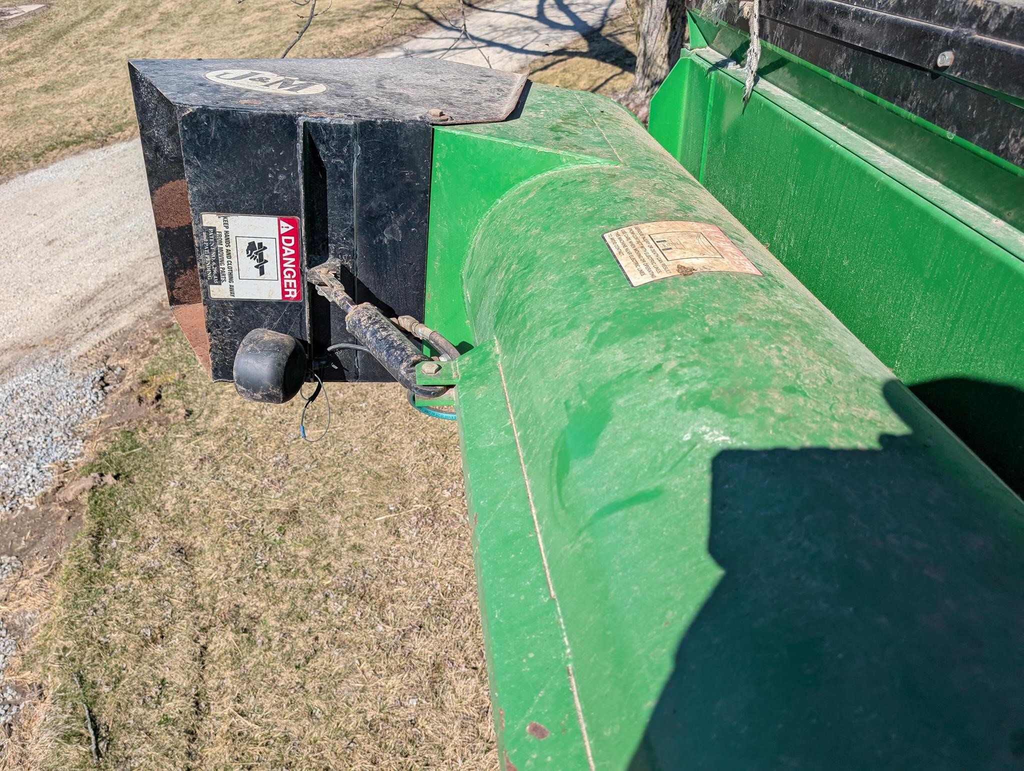  J&M 875-18 Grain Cart