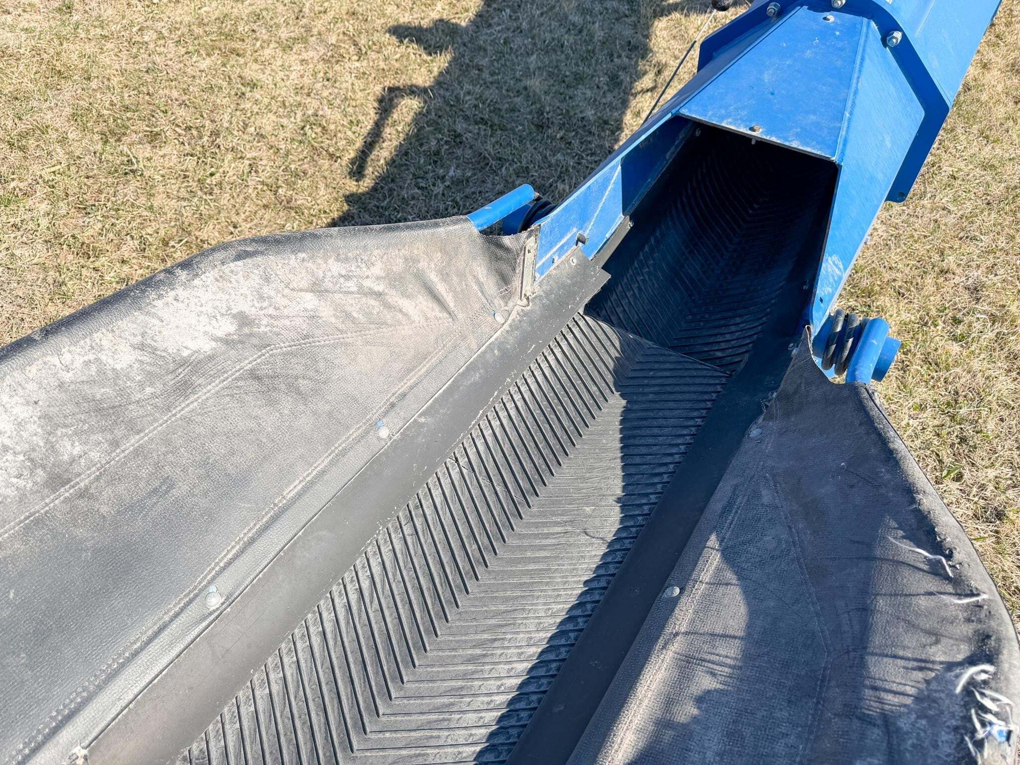 2021 Brandt 1547LP+ Augers and Conveyor