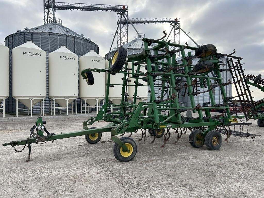  John Deere 2210 Field Cultivator