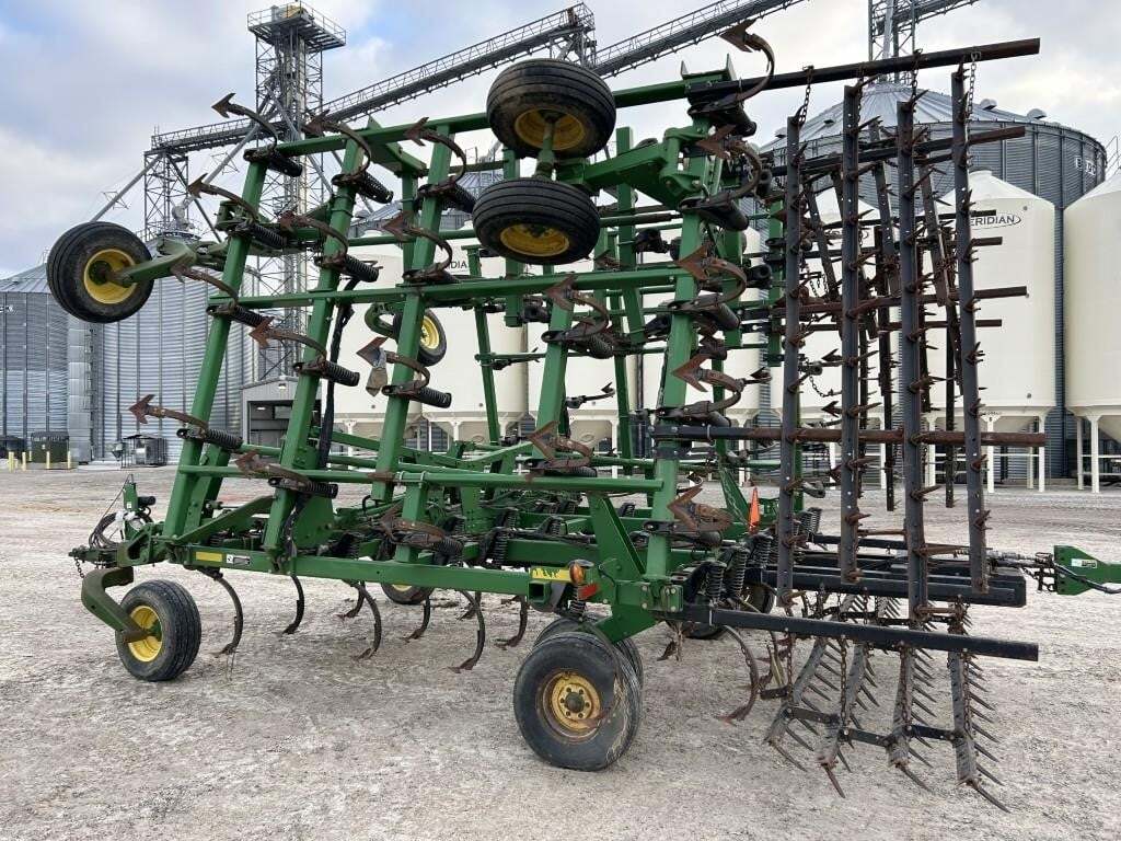  John Deere 2210 Field Cultivator