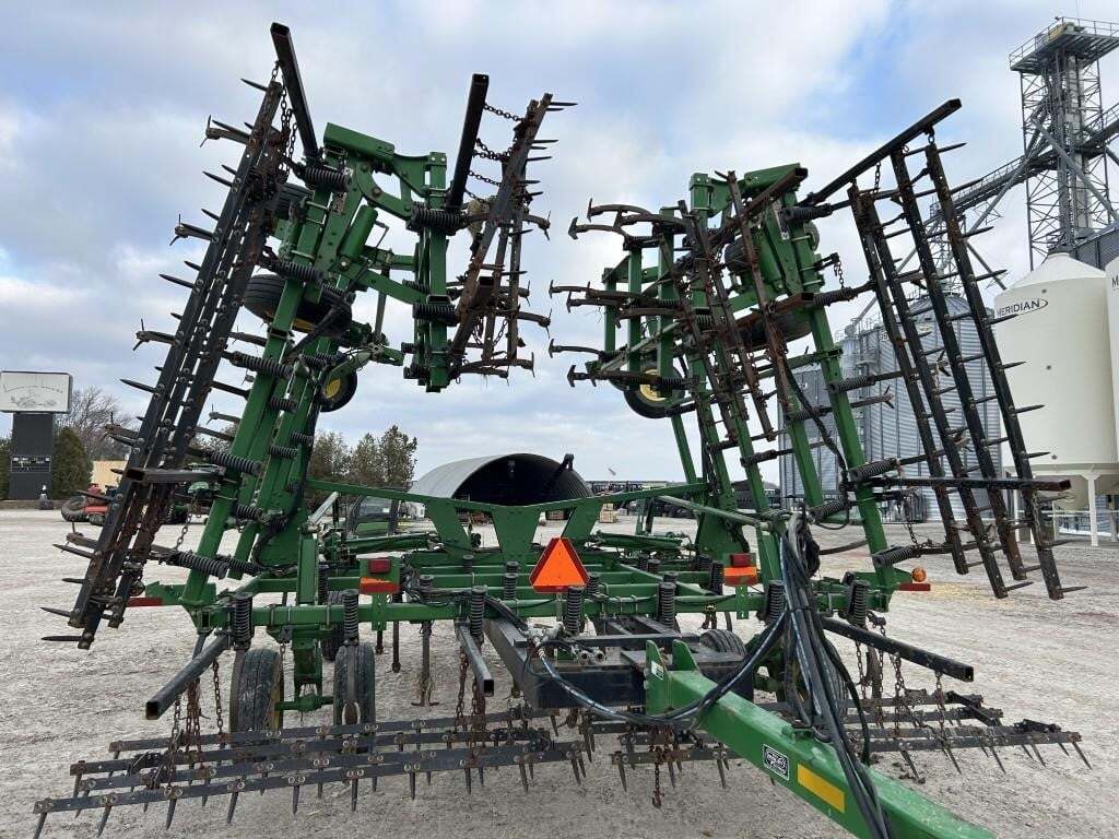  John Deere 2210 Field Cultivator