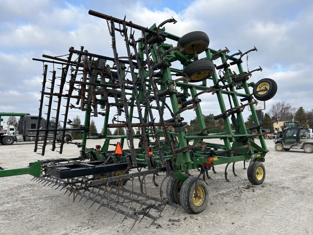  John Deere 2210 Field Cultivator