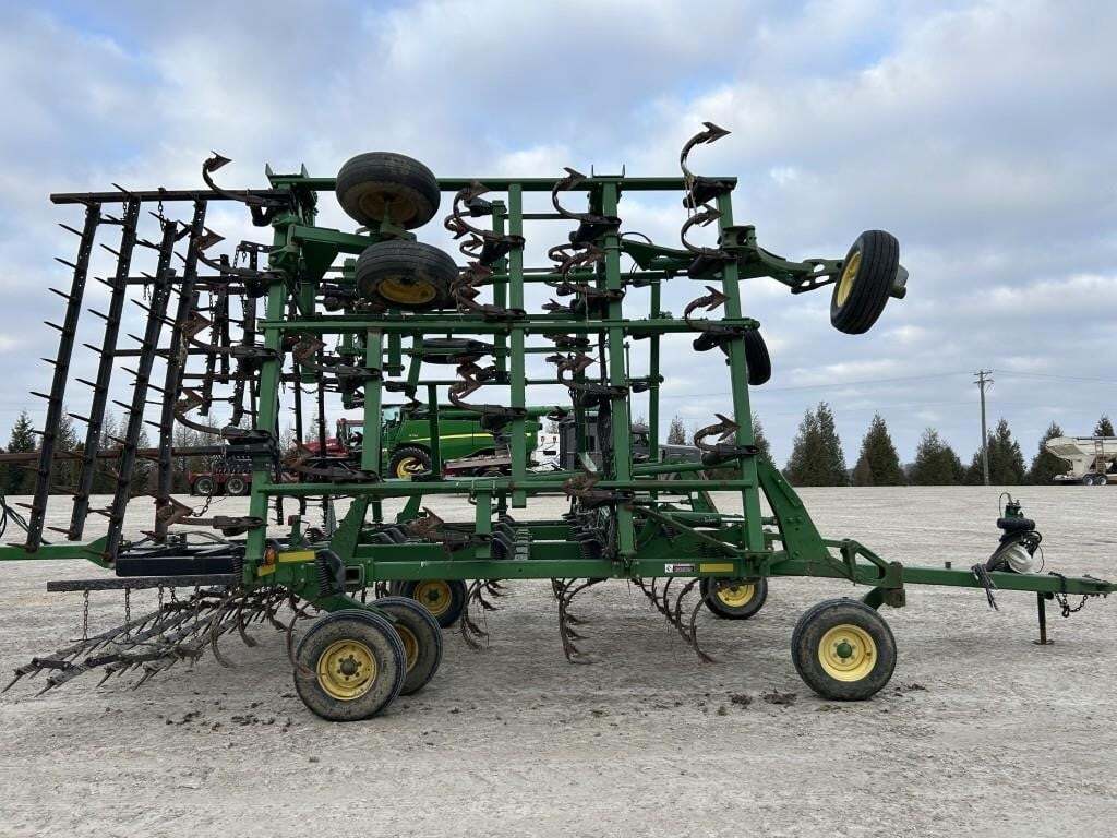  John Deere 2210 Field Cultivator
