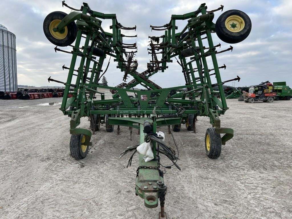  John Deere 2210 Field Cultivator