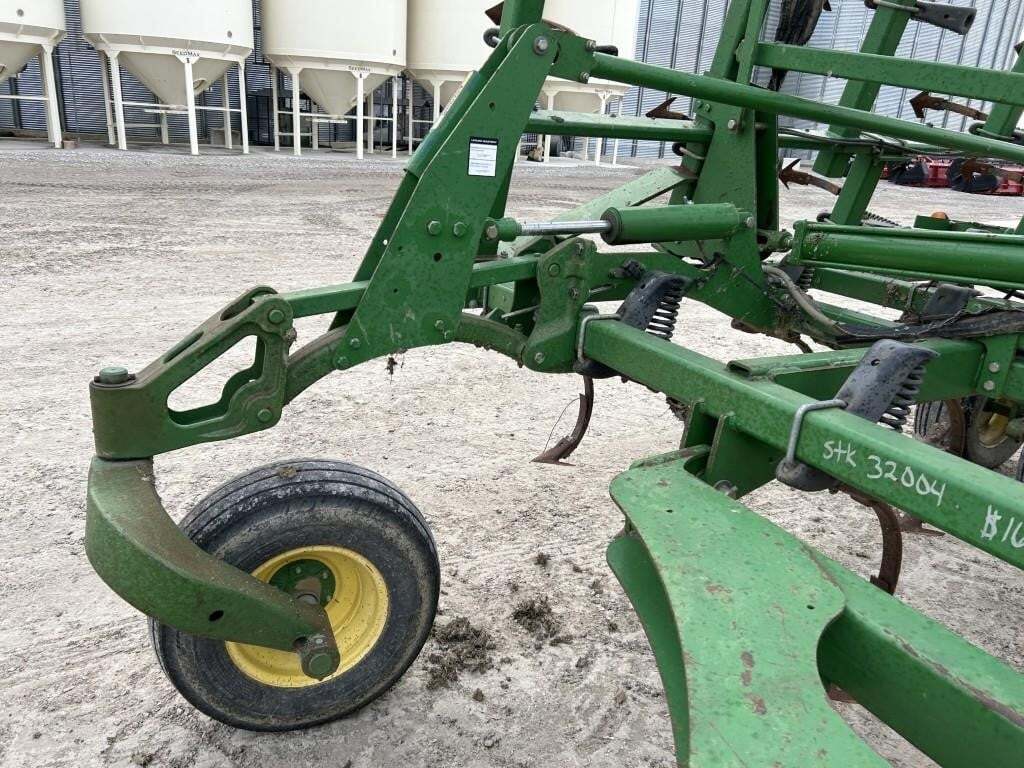  John Deere 2210 Field Cultivator