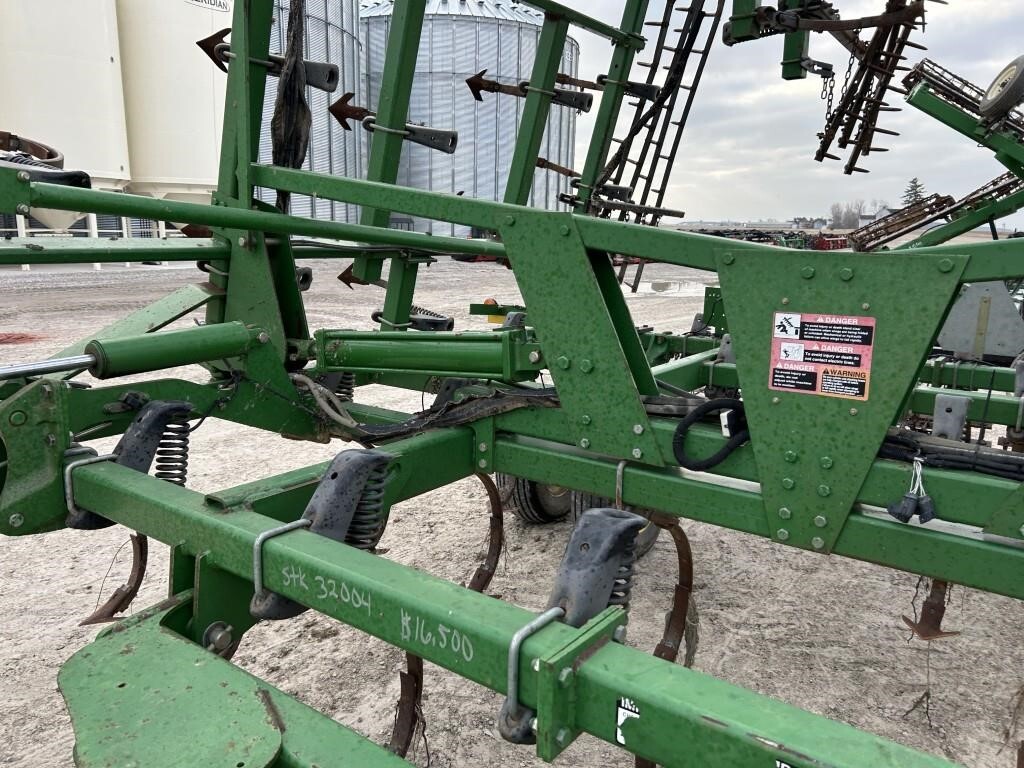  John Deere 2210 Field Cultivator