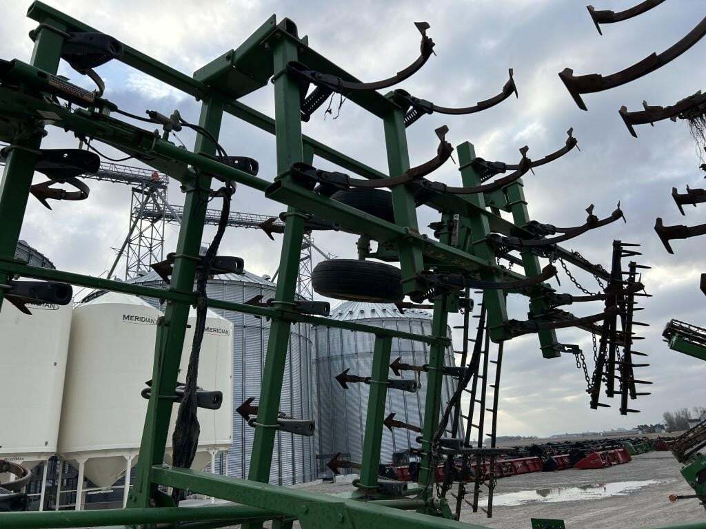  John Deere 2210 Field Cultivator