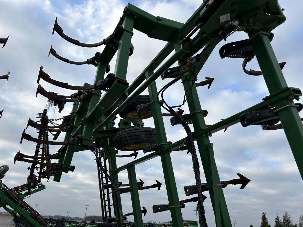  John Deere 2210 Field Cultivator
