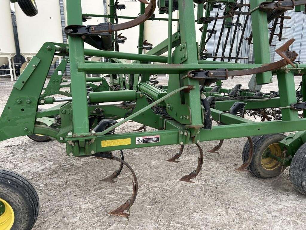  John Deere 2210 Field Cultivator